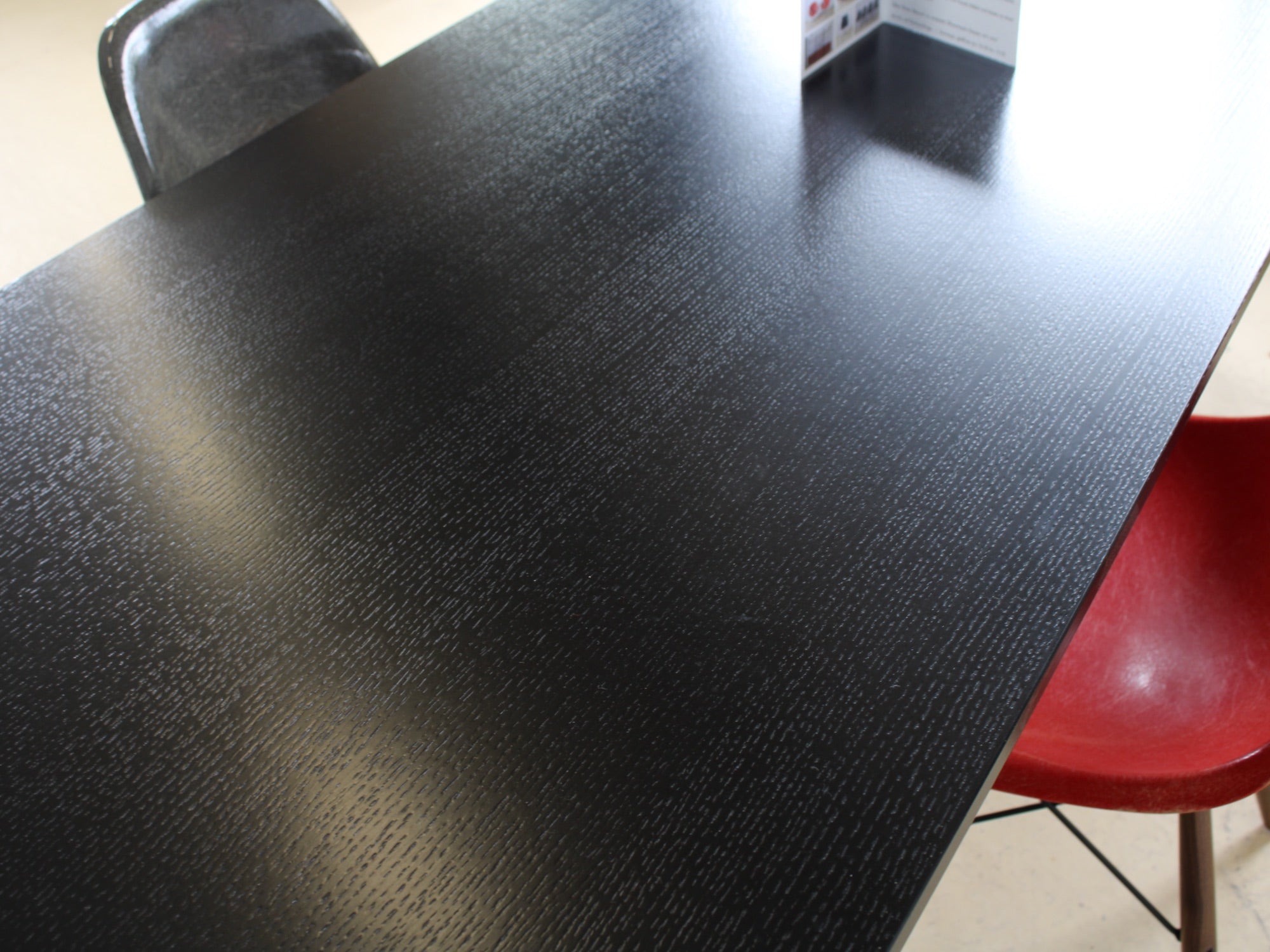Grosser USM Haller Tisch in schwarz