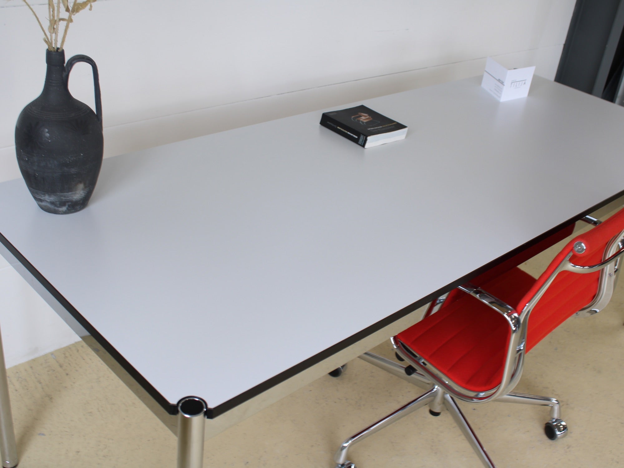 USM Haller Tisch in weiss (2mx1m)