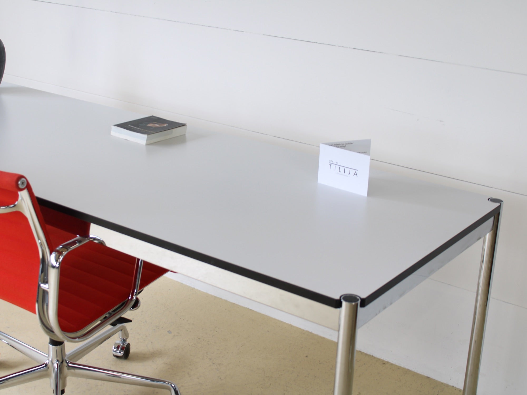 USM Haller Tisch in weiss (2mx1m)
