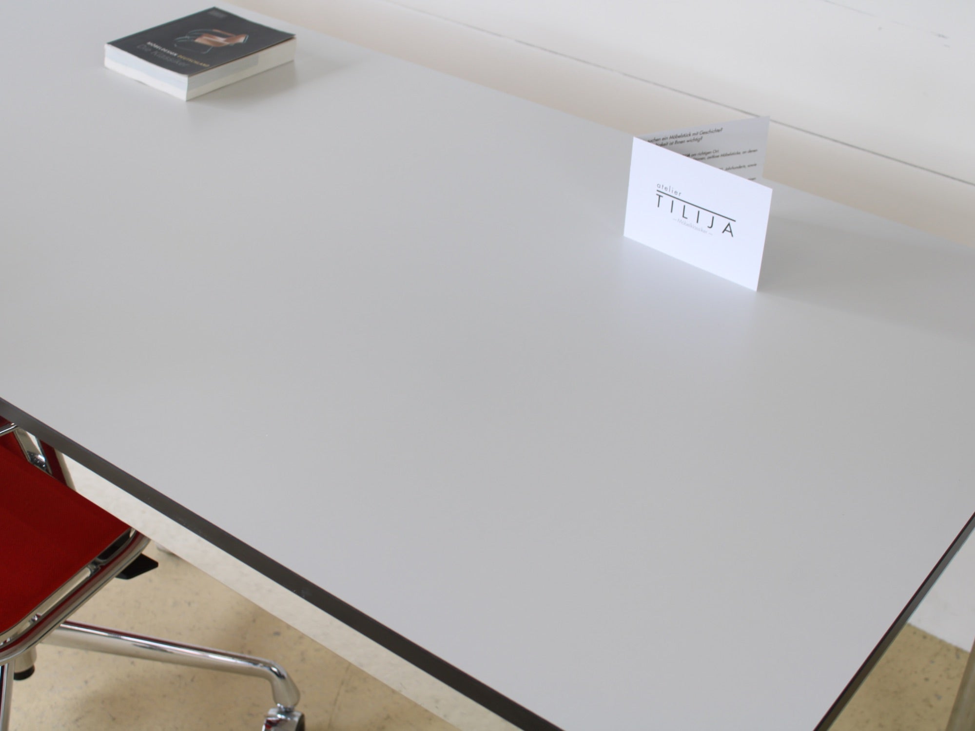 USM Haller Tisch in weiss (2mx1m)