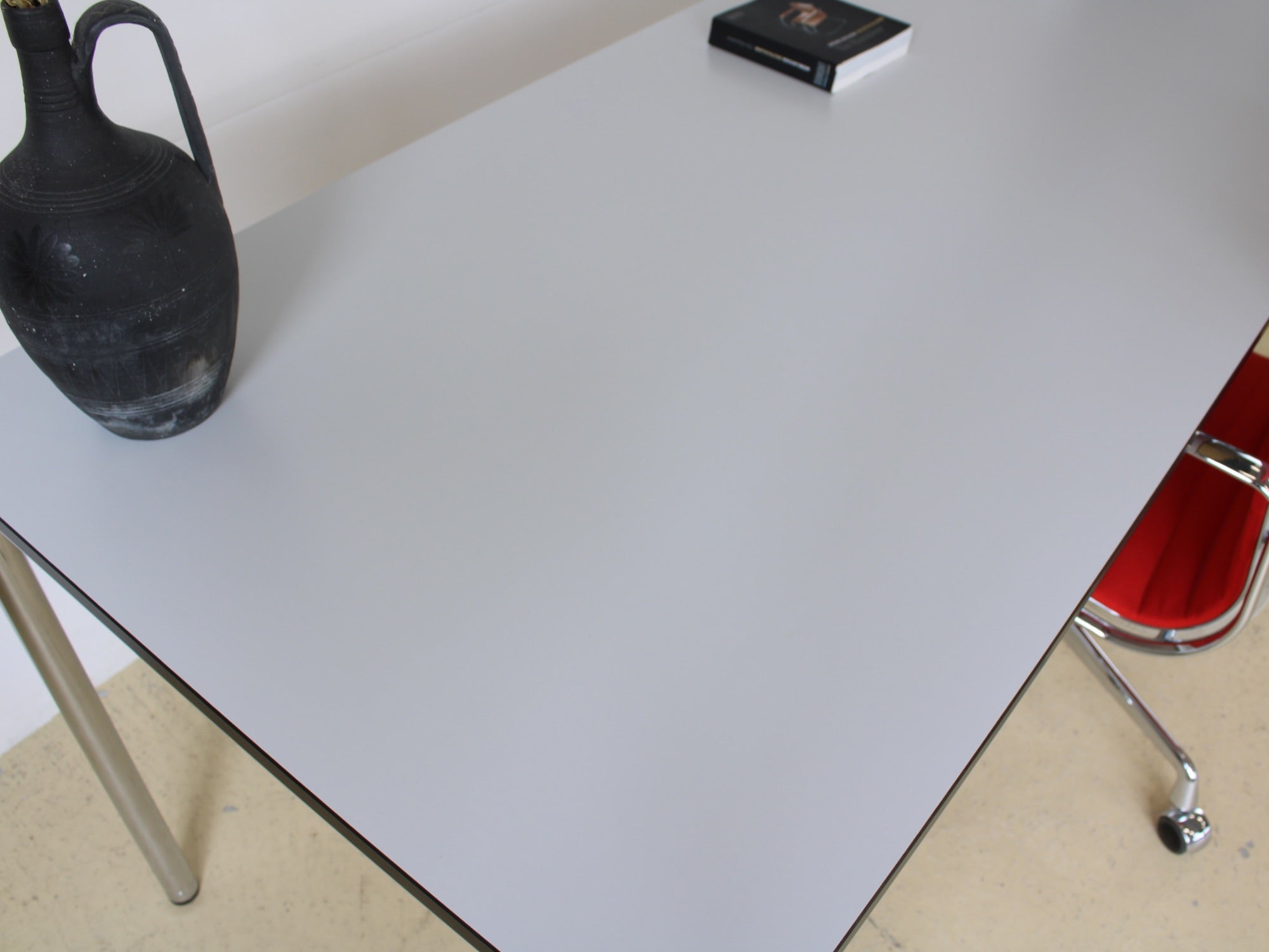 USM Haller Tisch in weiss (2mx1m)
