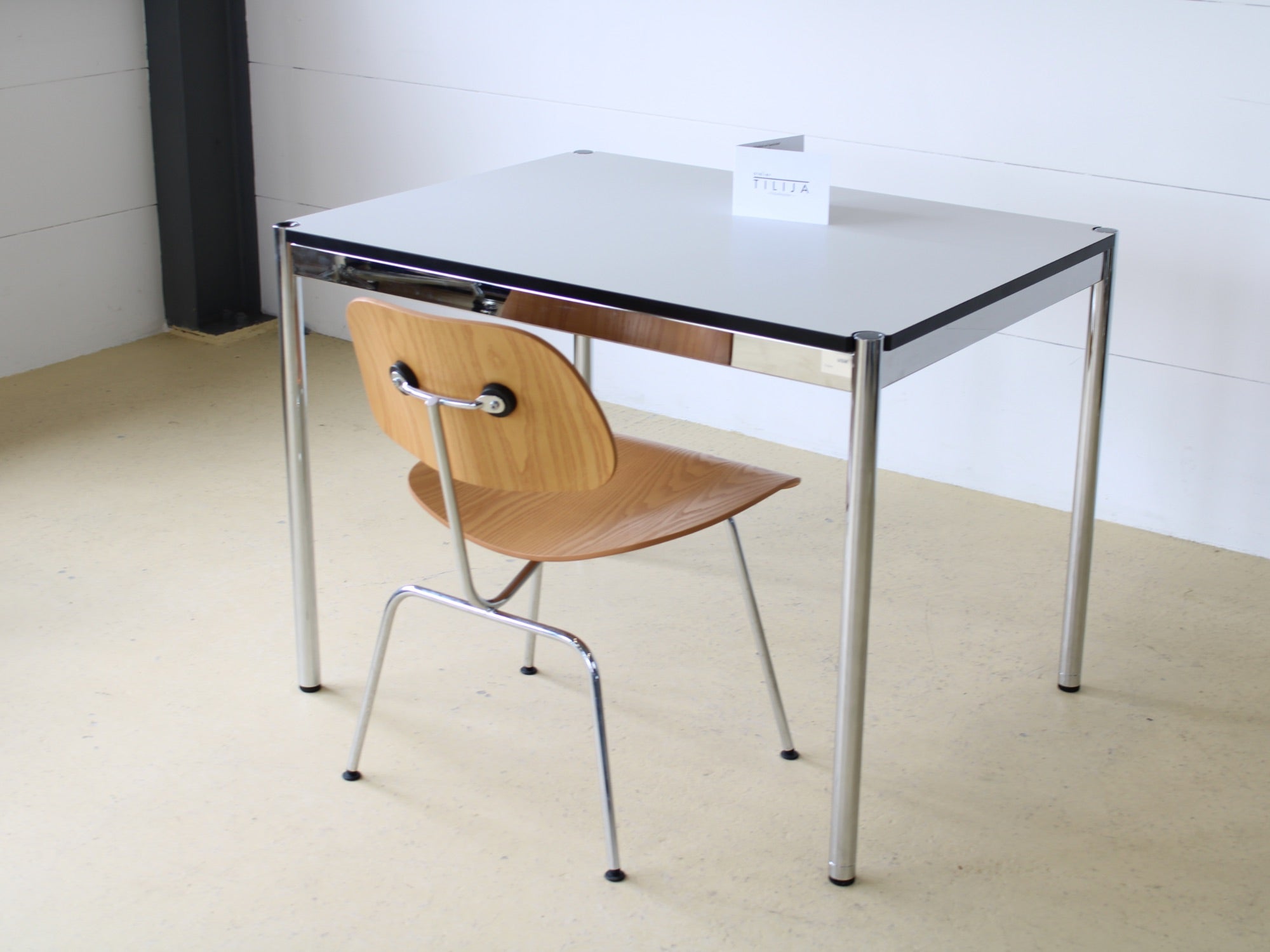 Kleiner USM Tisch (1mx75m)