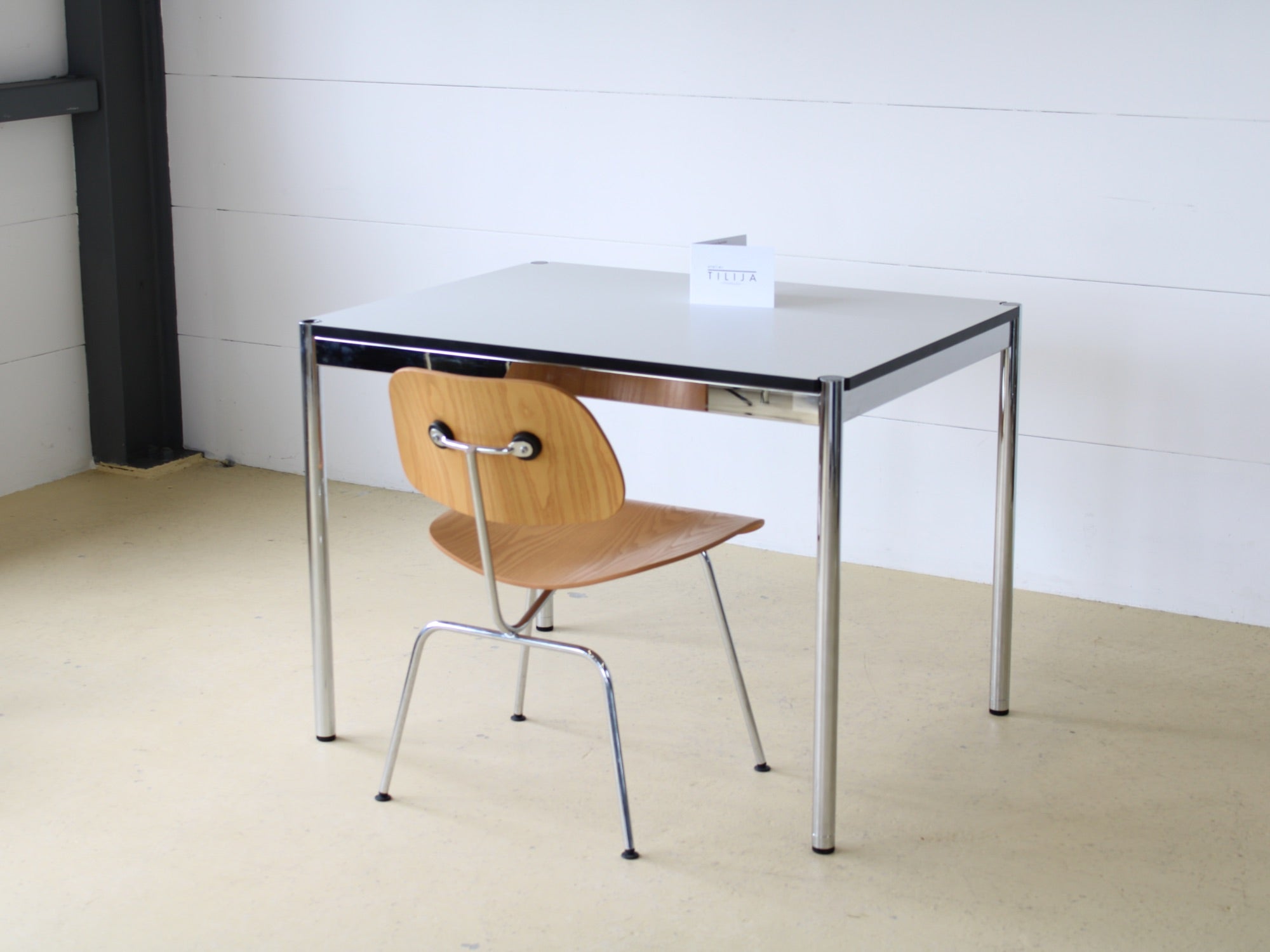 Kleiner USM Tisch (1mx75m)