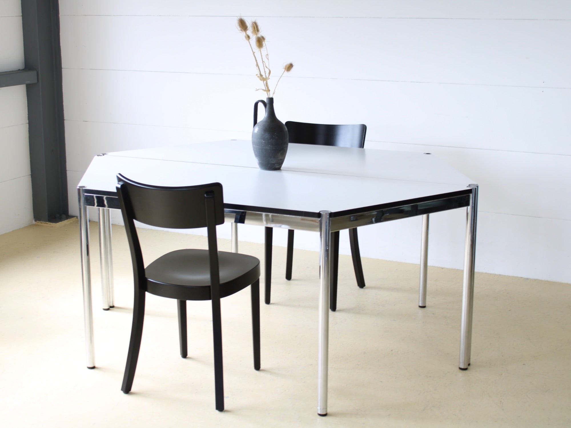 USM Haller Trapeztische