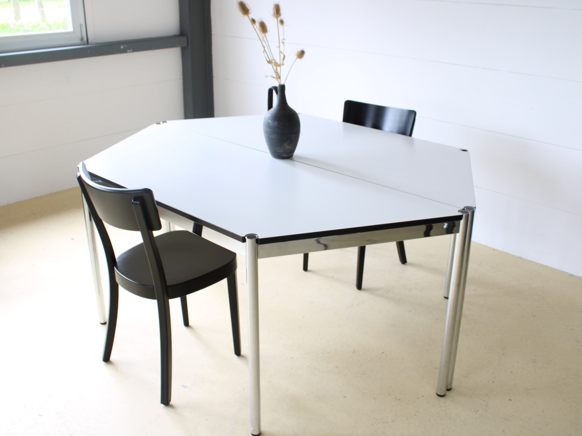 USM Haller Trapeztische