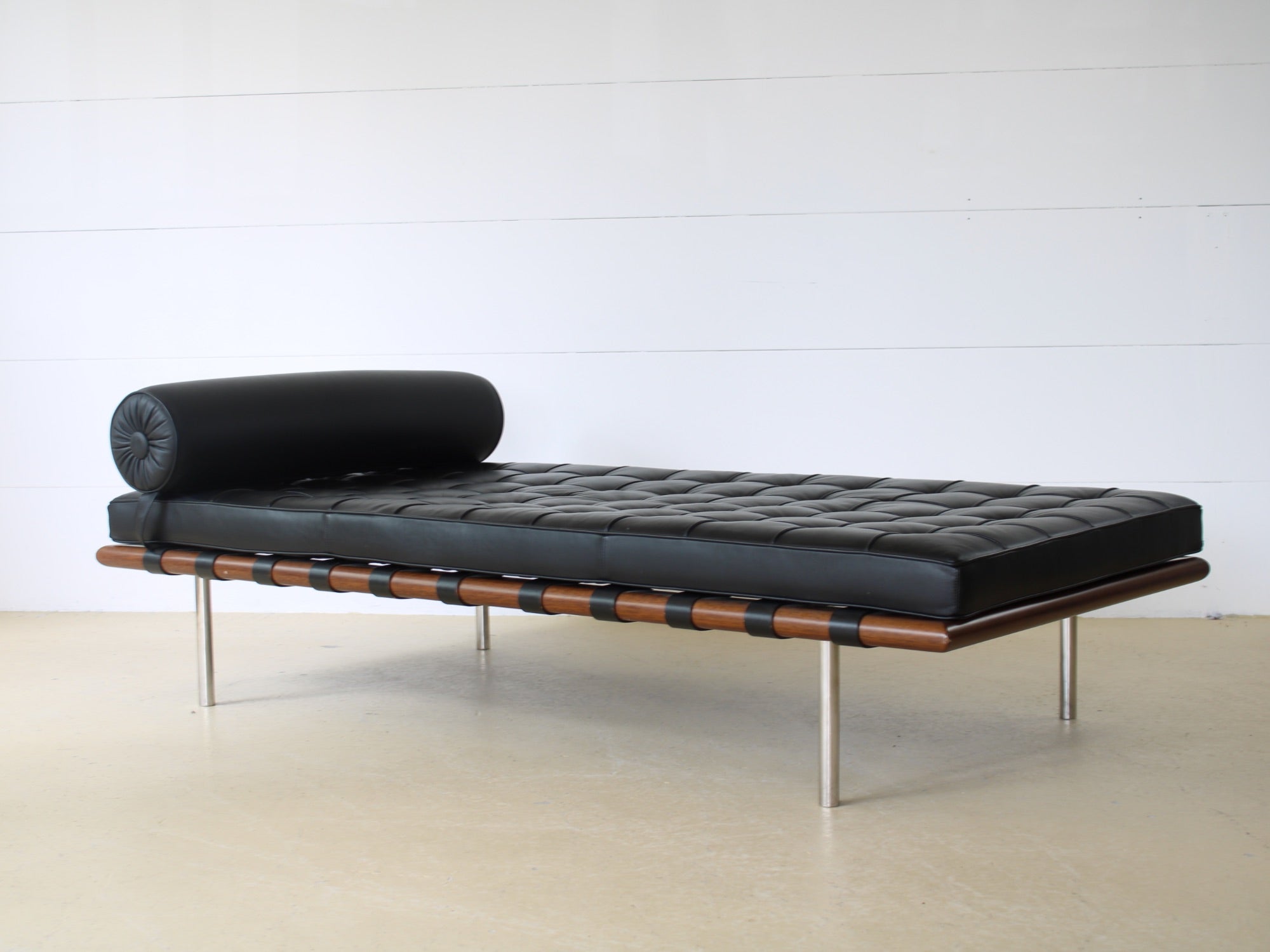 Barcelona Daybed, Ludwig Mies van der Rohe Knoll