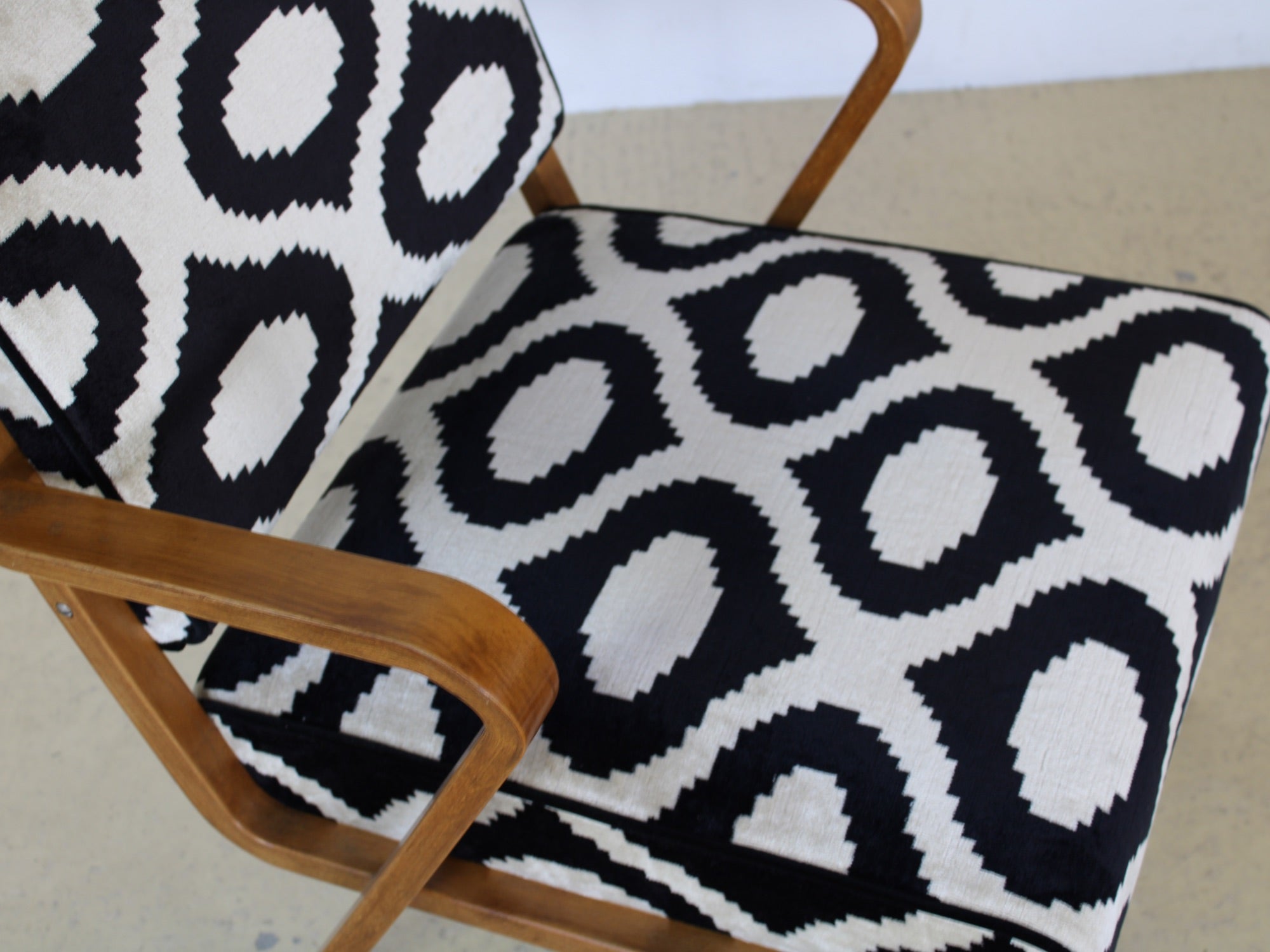 Mid Century Sessel von Selman Selmangic, neu gepolstert!
