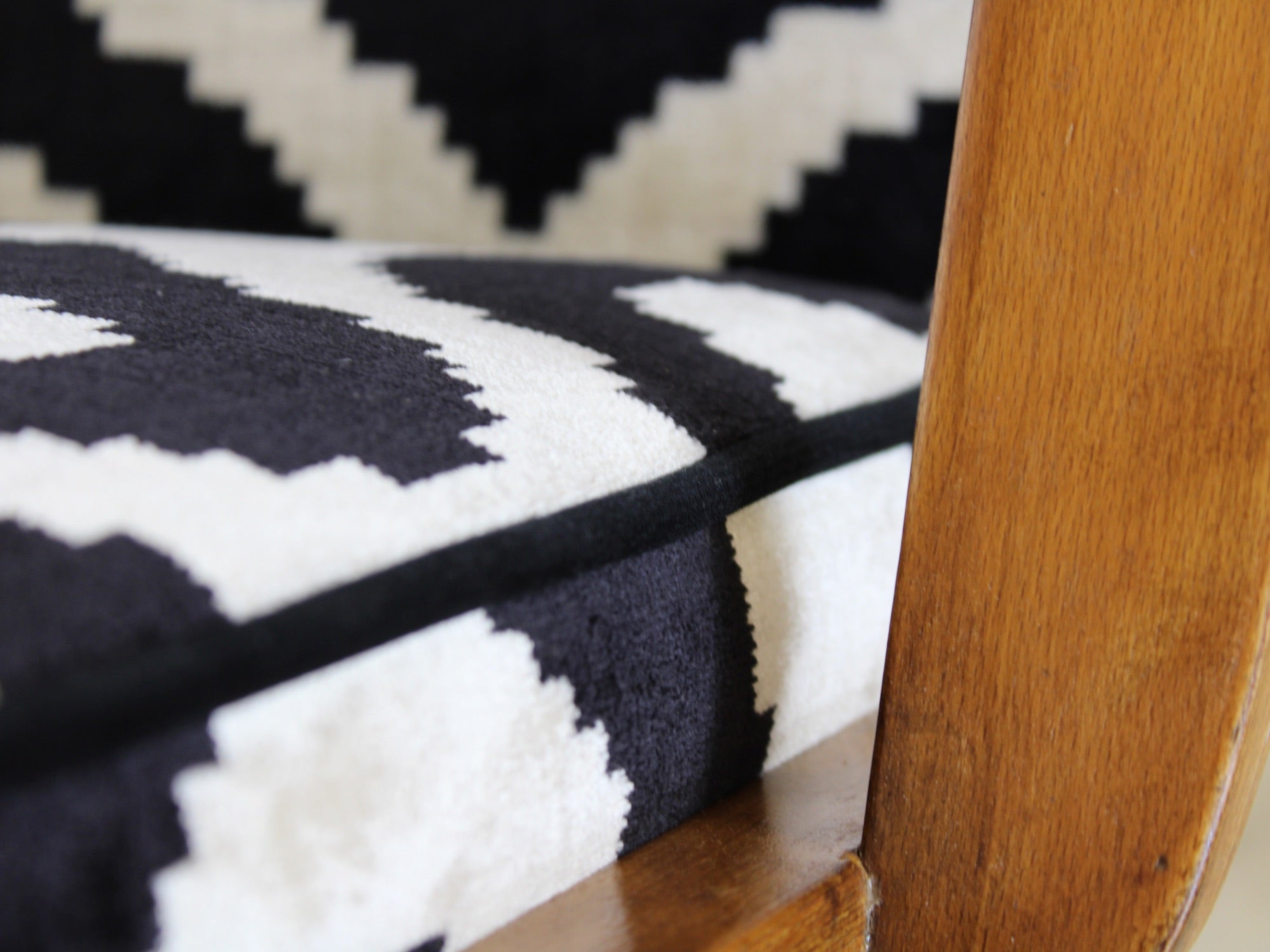 Mid Century Sessel von Selman Selmangic, neu gepolstert!