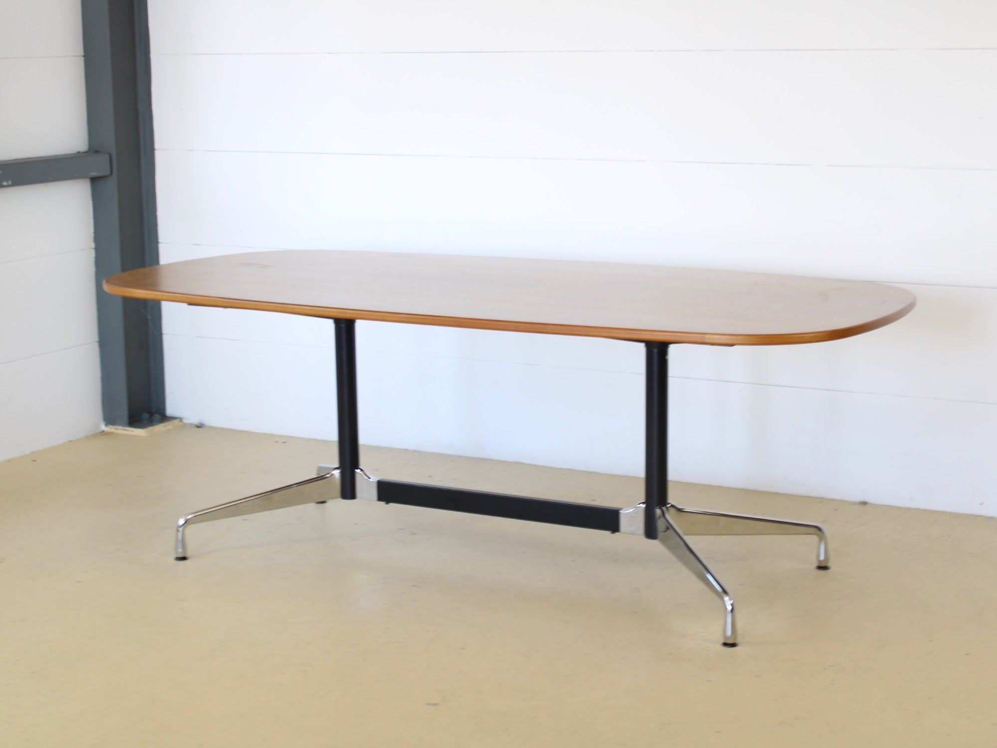 Schäner Vitra Tisch von Charles & Ray Eames