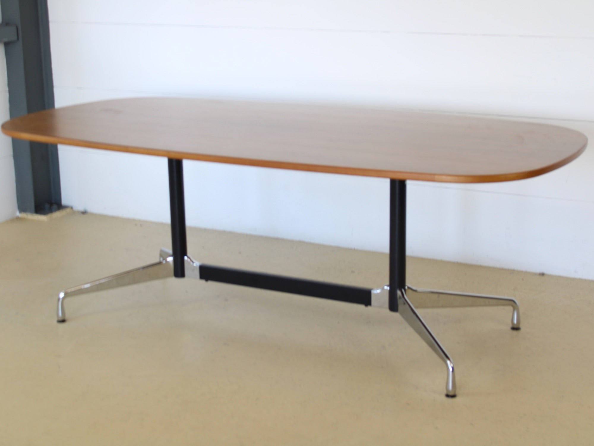 Schäner Vitra Tisch von Charles & Ray Eames