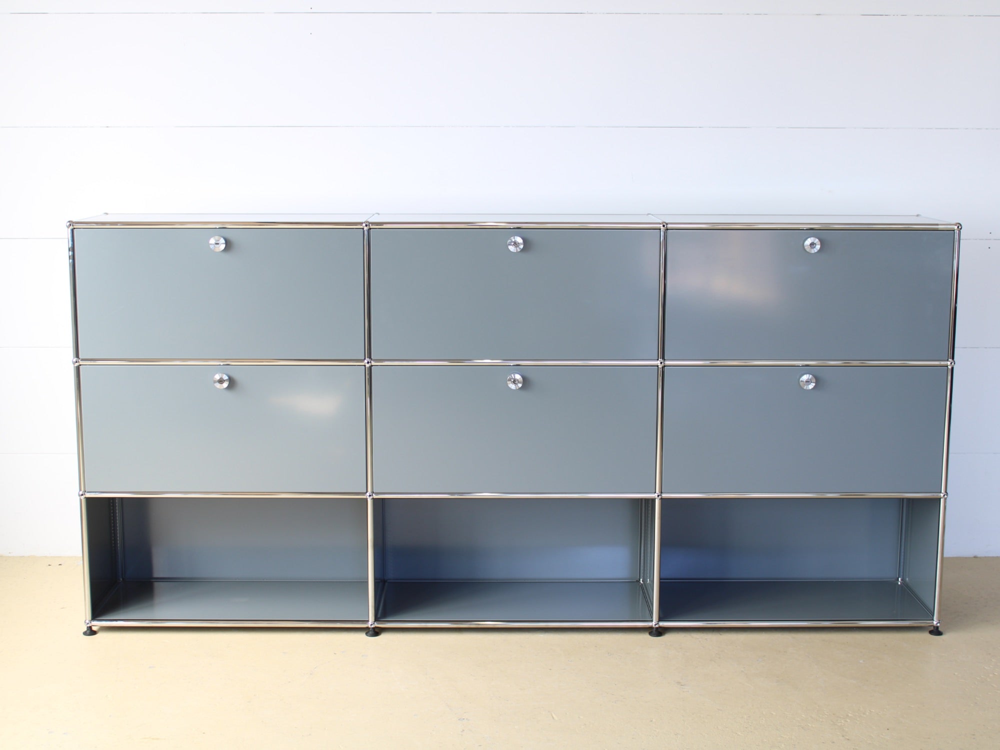 USM Haller Sideboard in Mittelgrau