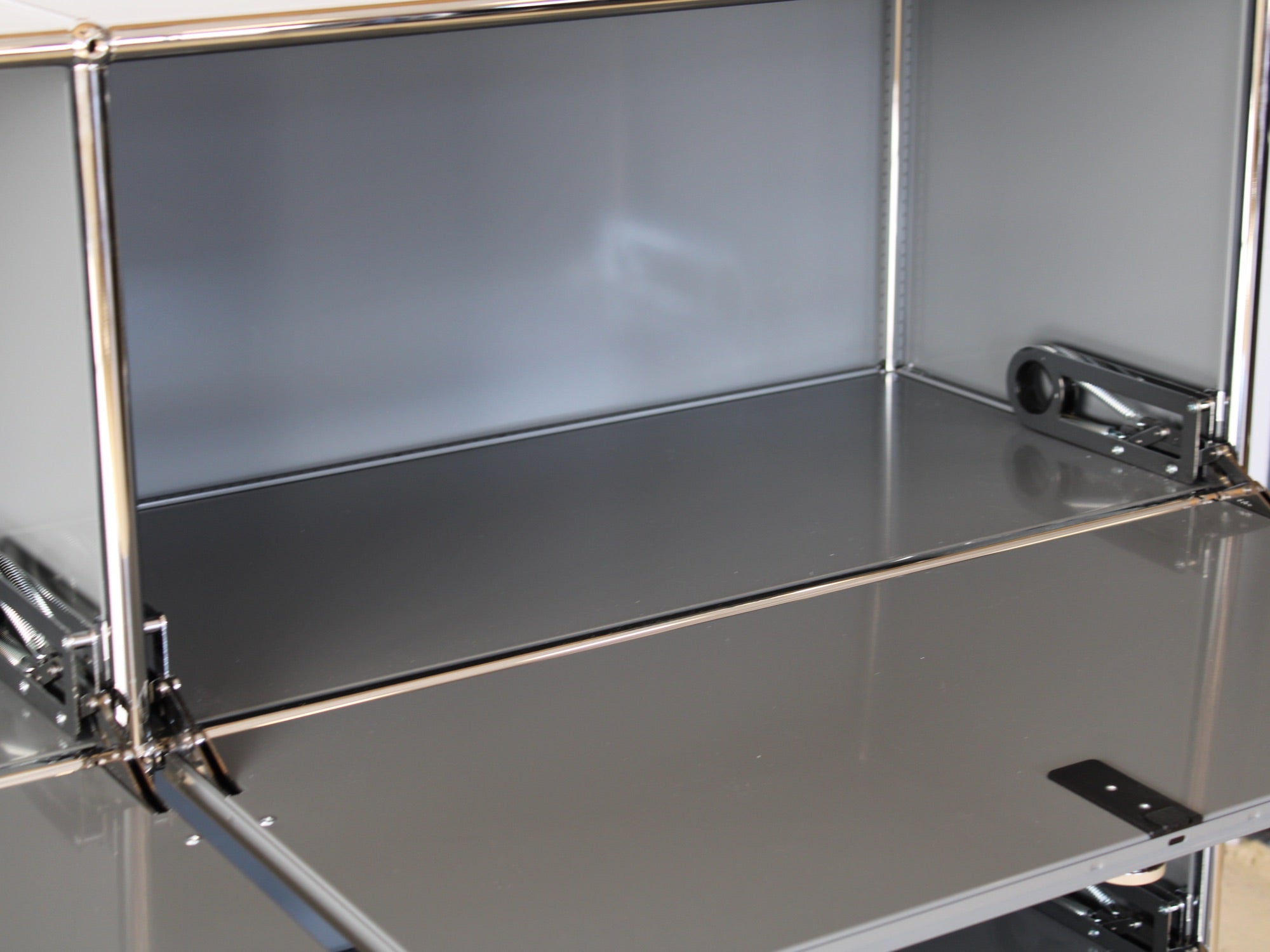 USM Haller Sideboard in Mittelgrau