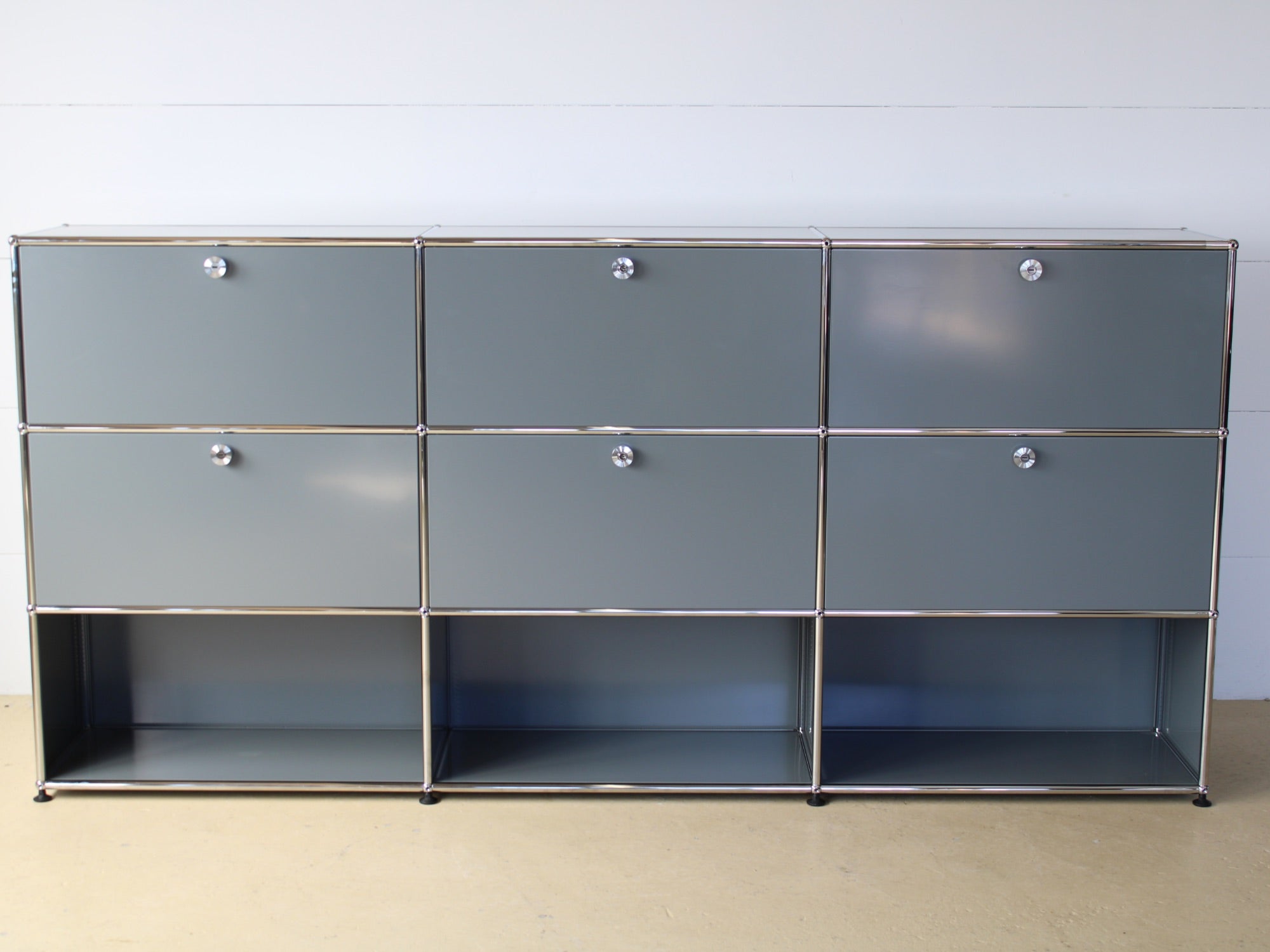 USM Haller Sideboard in Mittelgrau