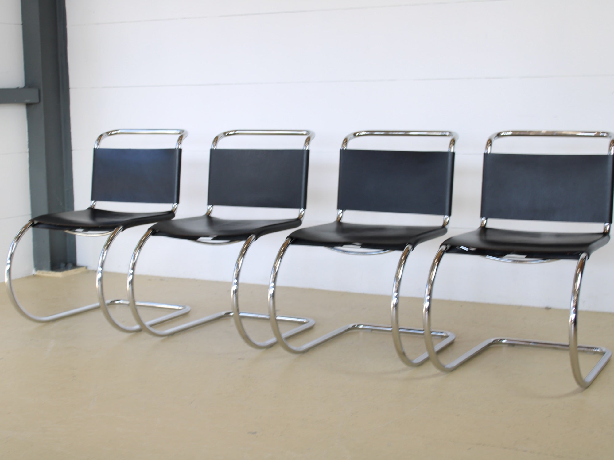 Mies van der Rohe Stühle von Knoll