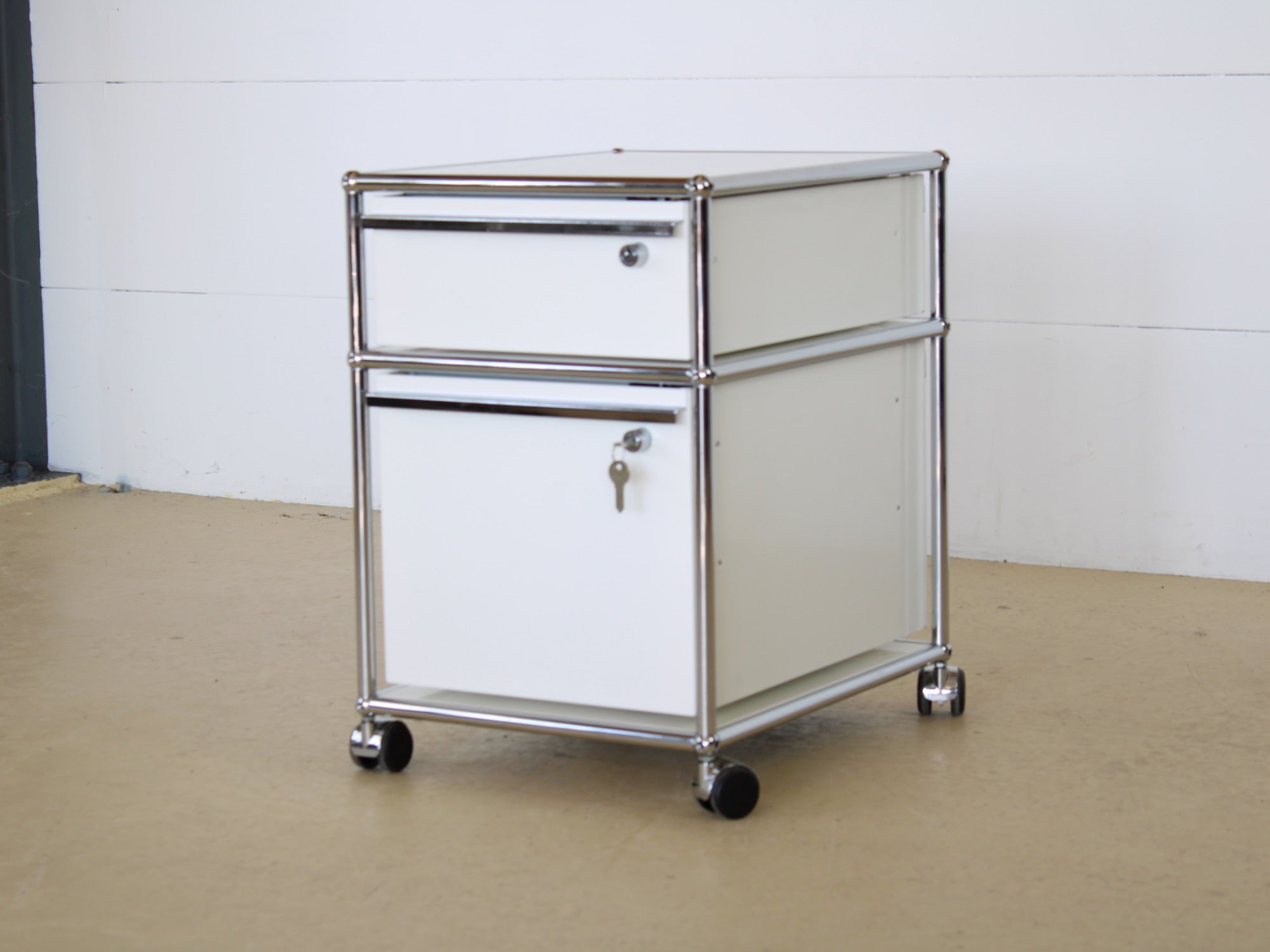 USM Roll-Korpus in Reinweiss