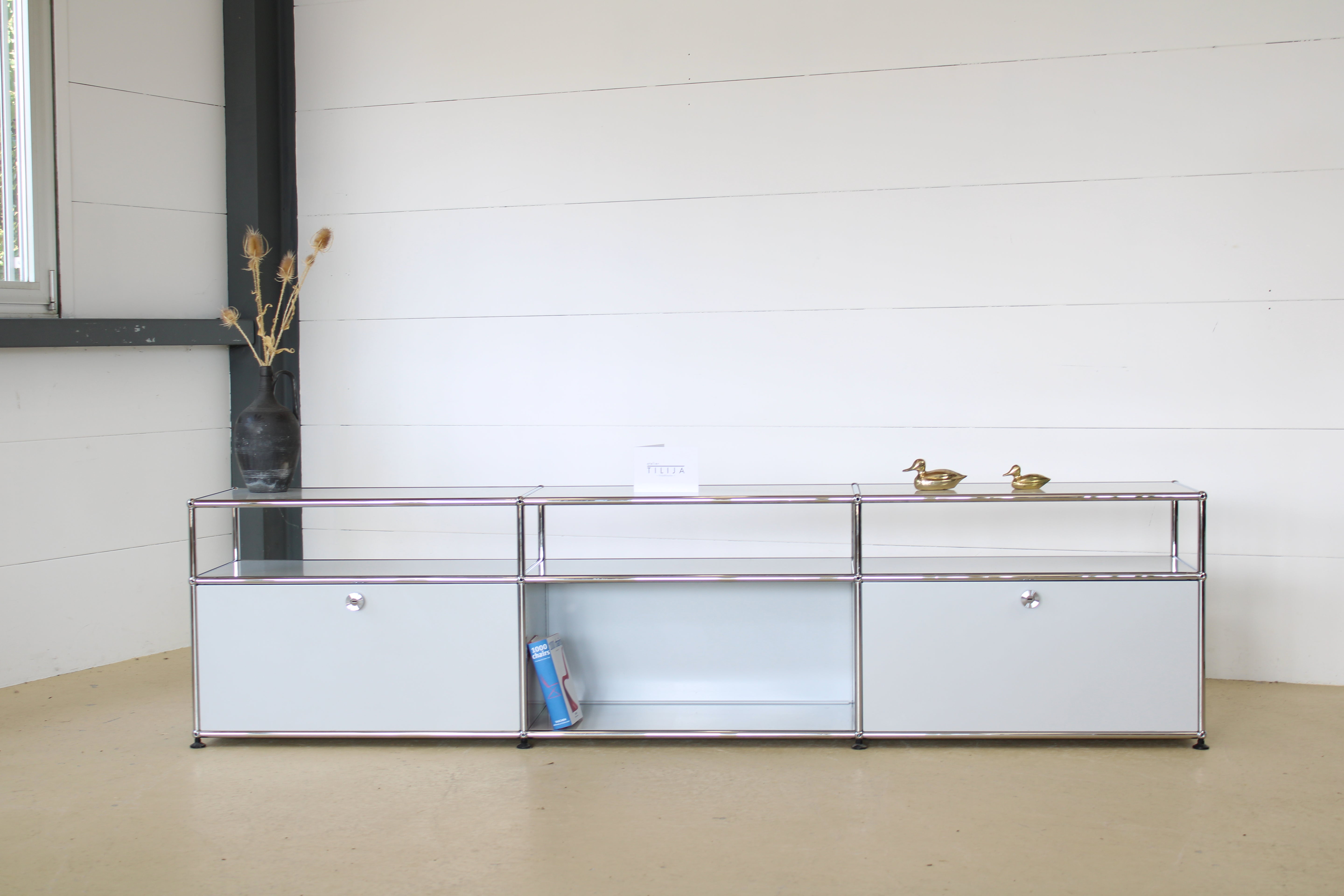 USM Lowboard in Lichtgrau