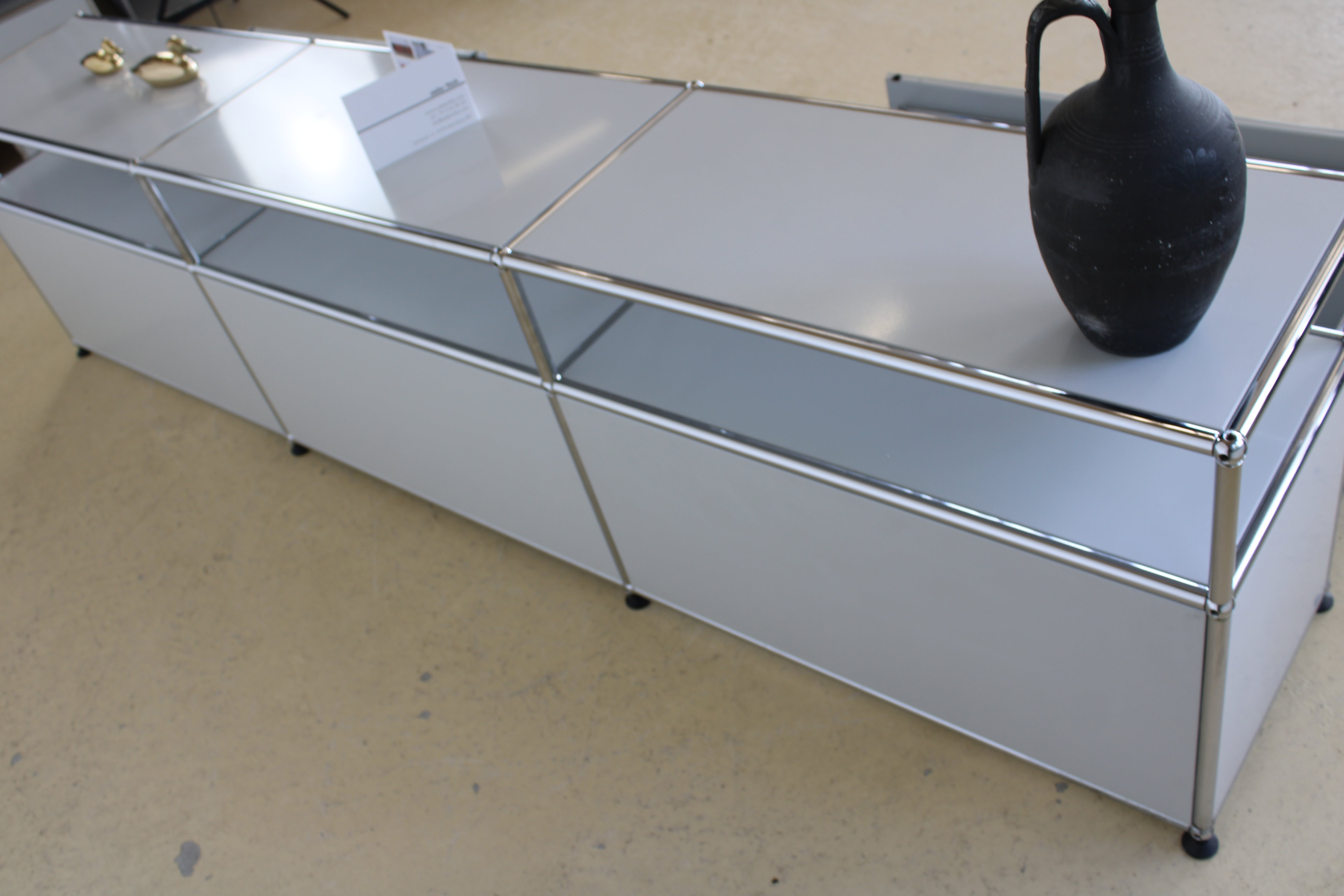 USM Lowboard in Lichtgrau