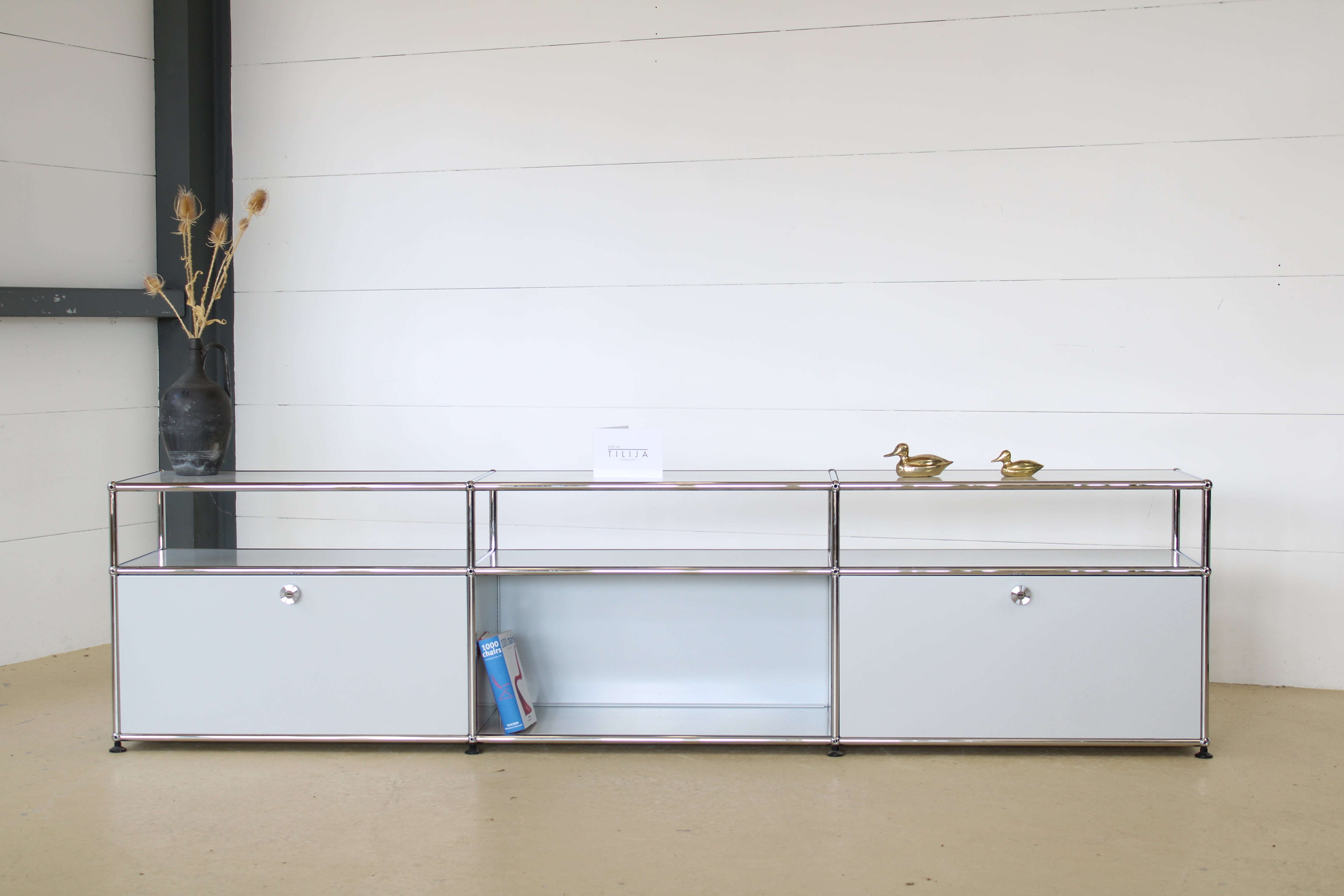 USM Lowboard in Lichtgrau