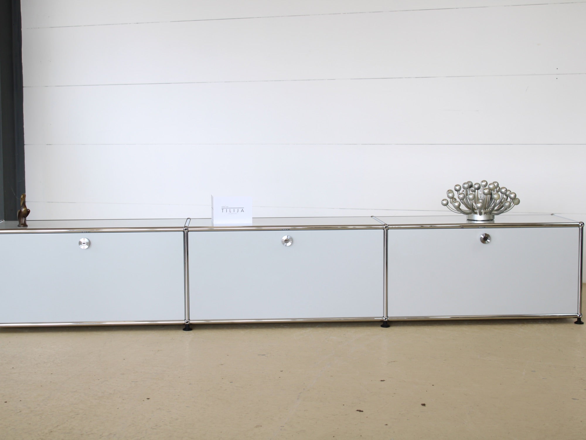 USM Lowboard Lichtgrau