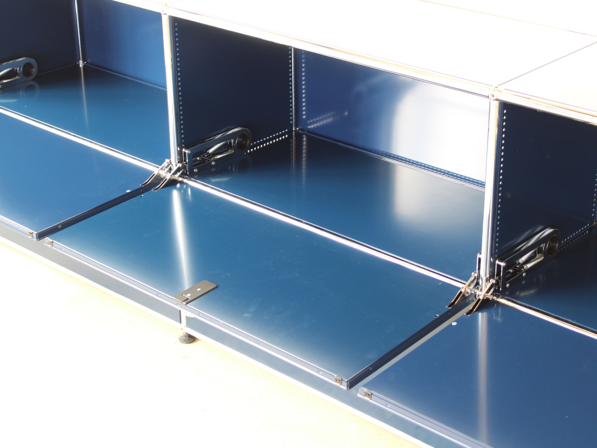 USM Haller Sideboard in Stahlblau