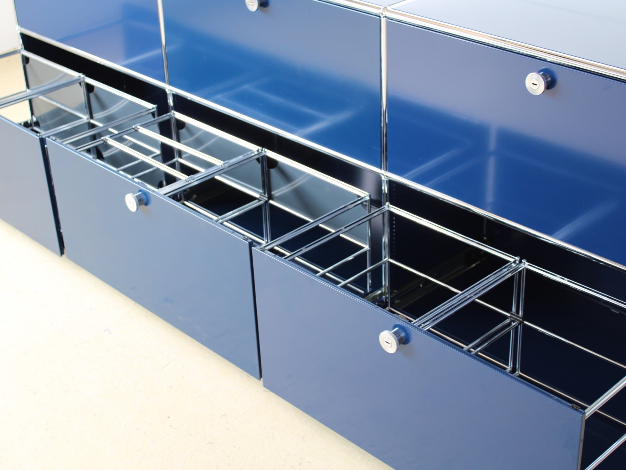 USM Haller Sideboard in Stahlblau