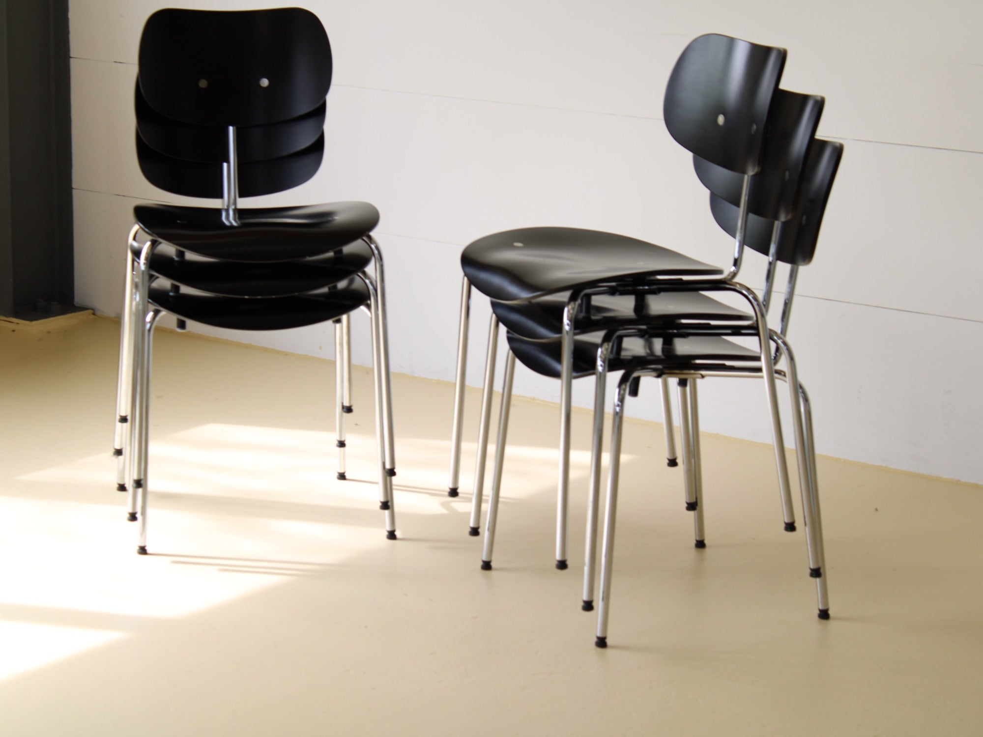 20 Egon Eiermann Stühle von Wilde & Spieth