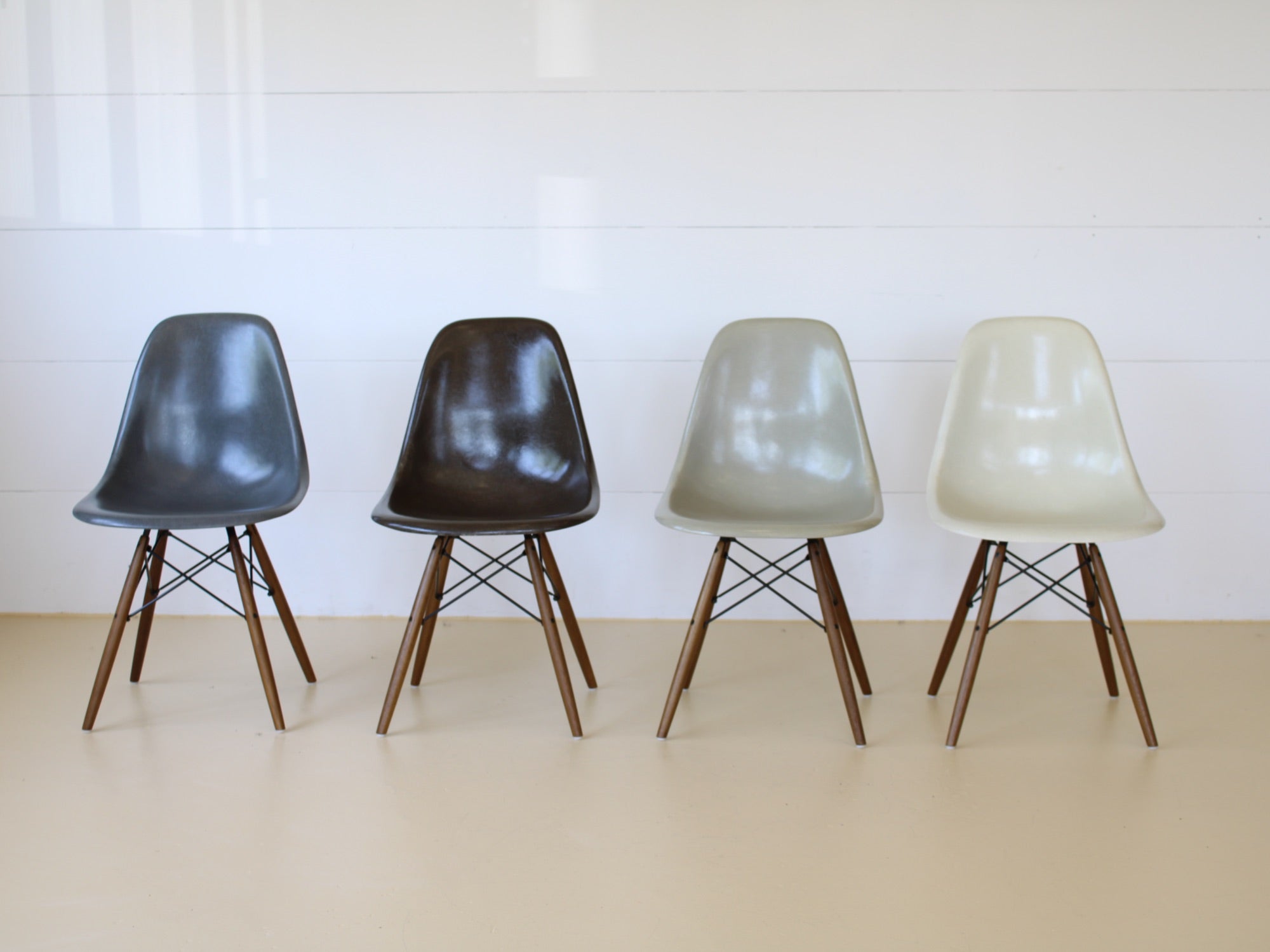 Eames Fiberglas Stühle von Hermann Miller