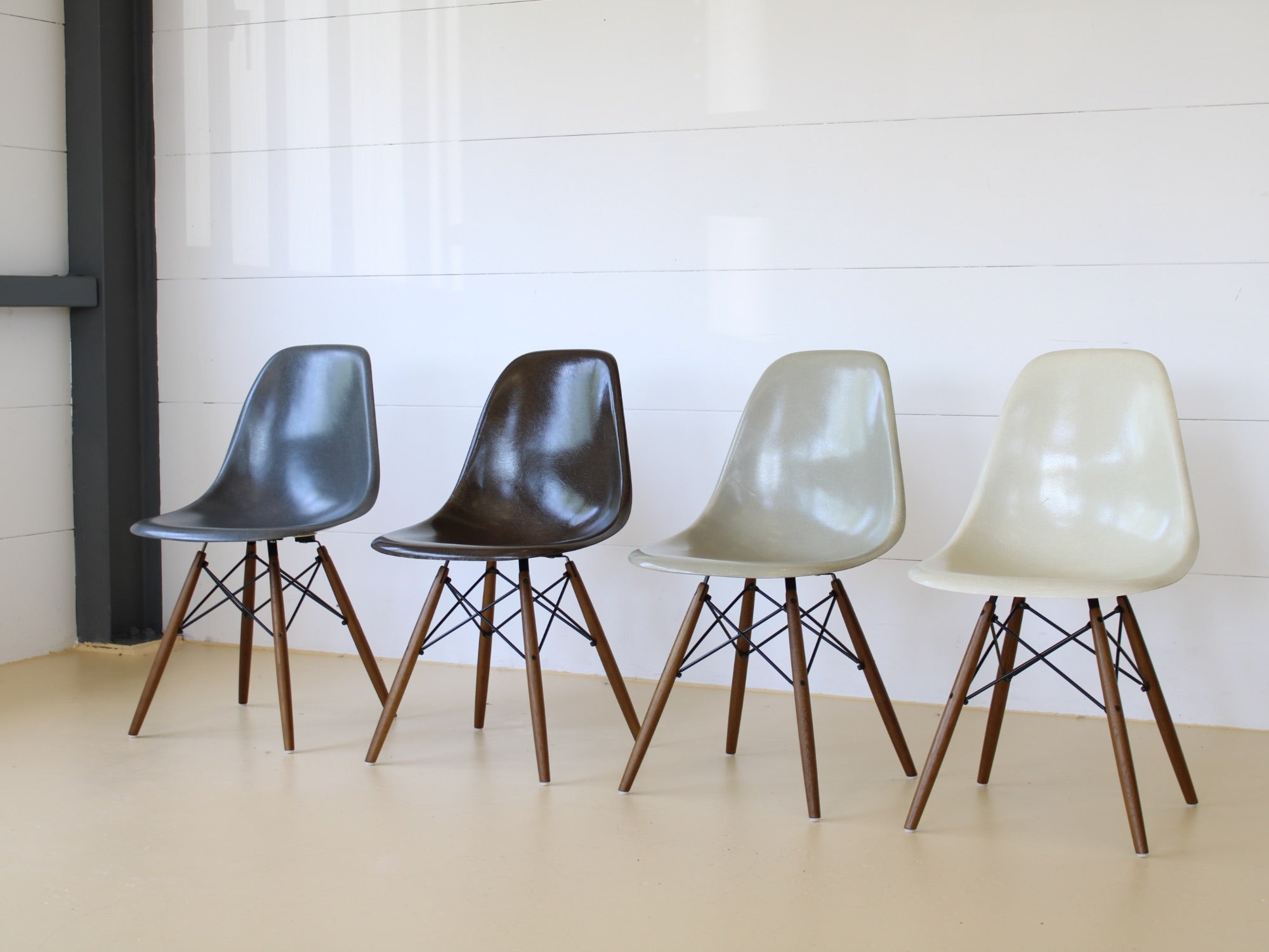 Eames Fiberglas Stühle von Hermann Miller
