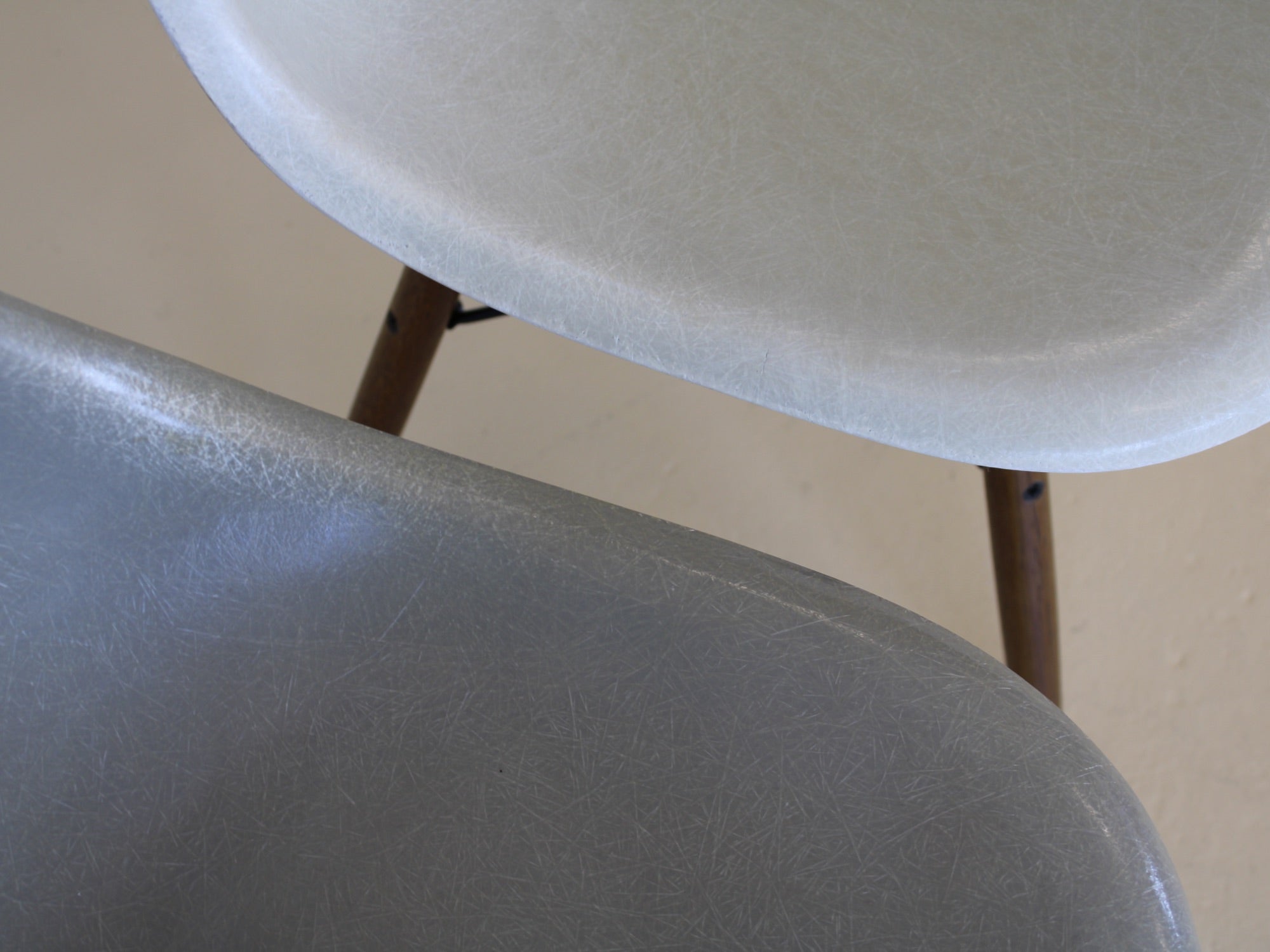 Eames Fiberglas Stühle von Hermann Miller