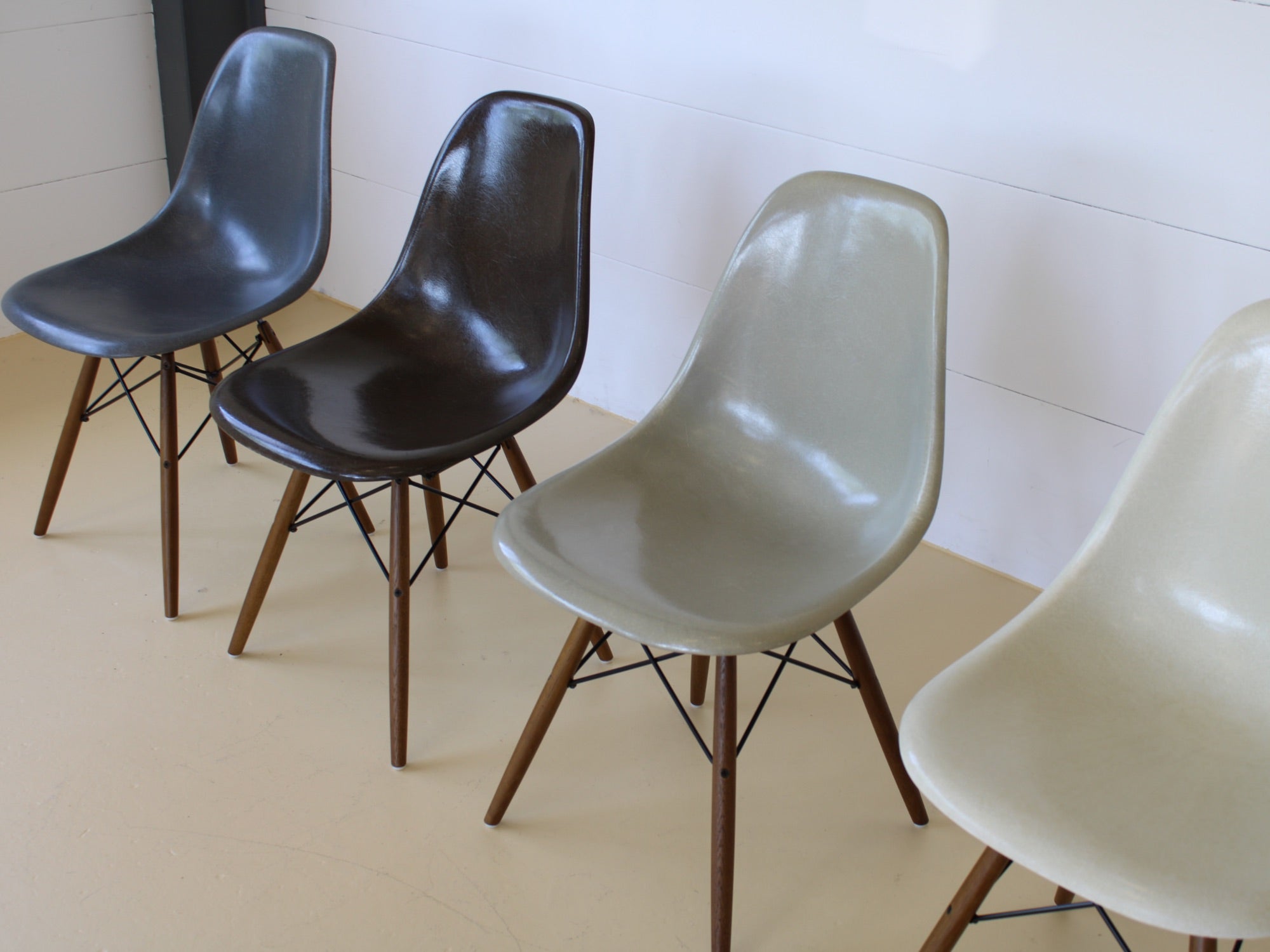 Eames Fiberglas Stühle von Hermann Miller