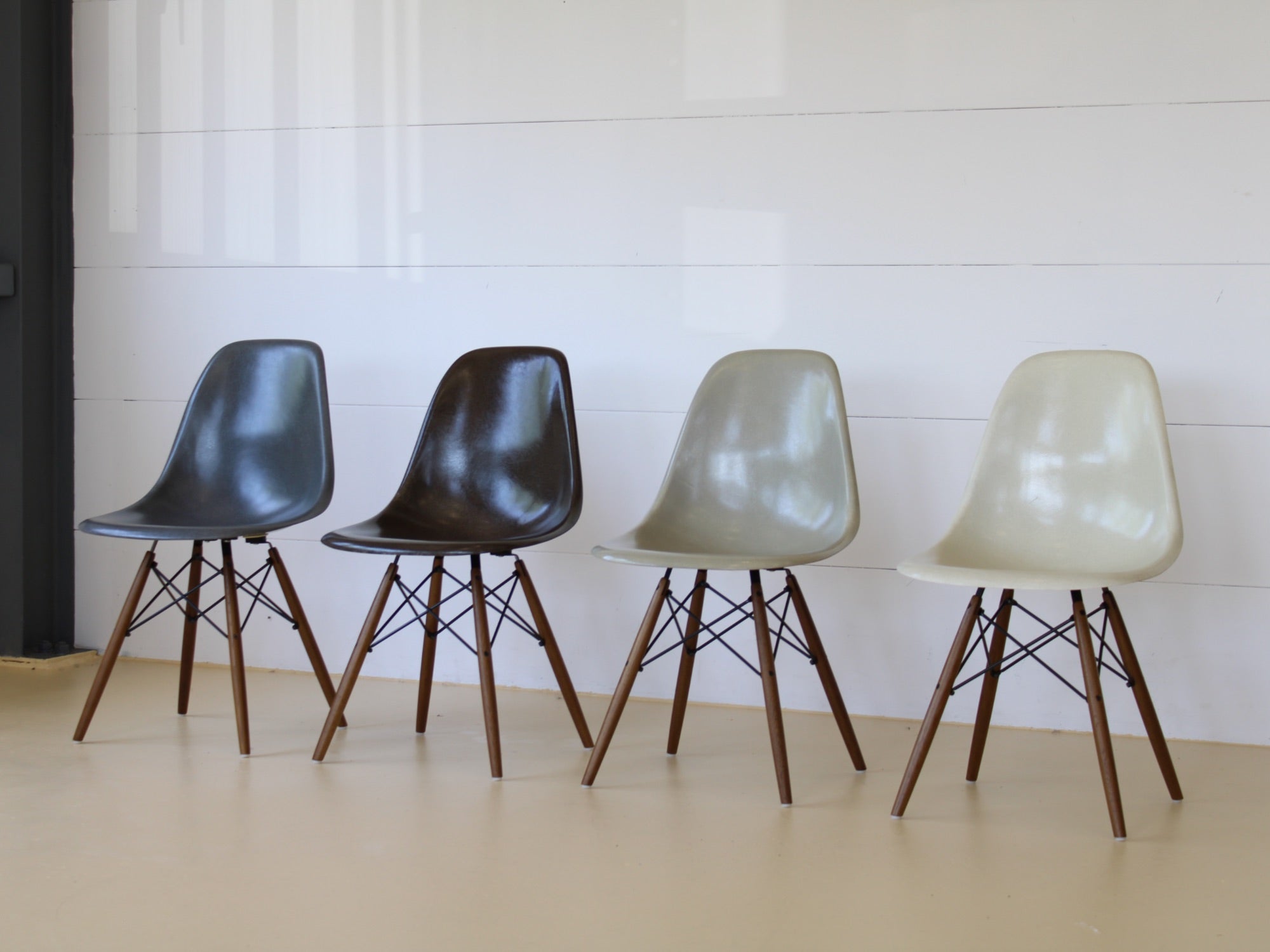 Eames Fiberglas Stühle von Hermann Miller