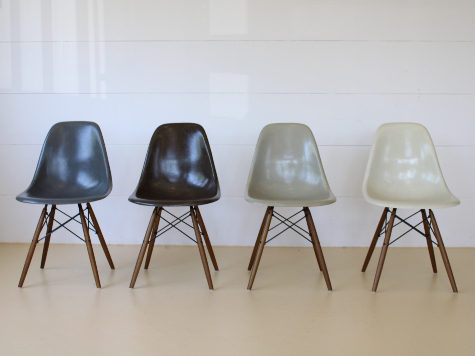 Eames Fiberglas Stühle von Hermann Miller