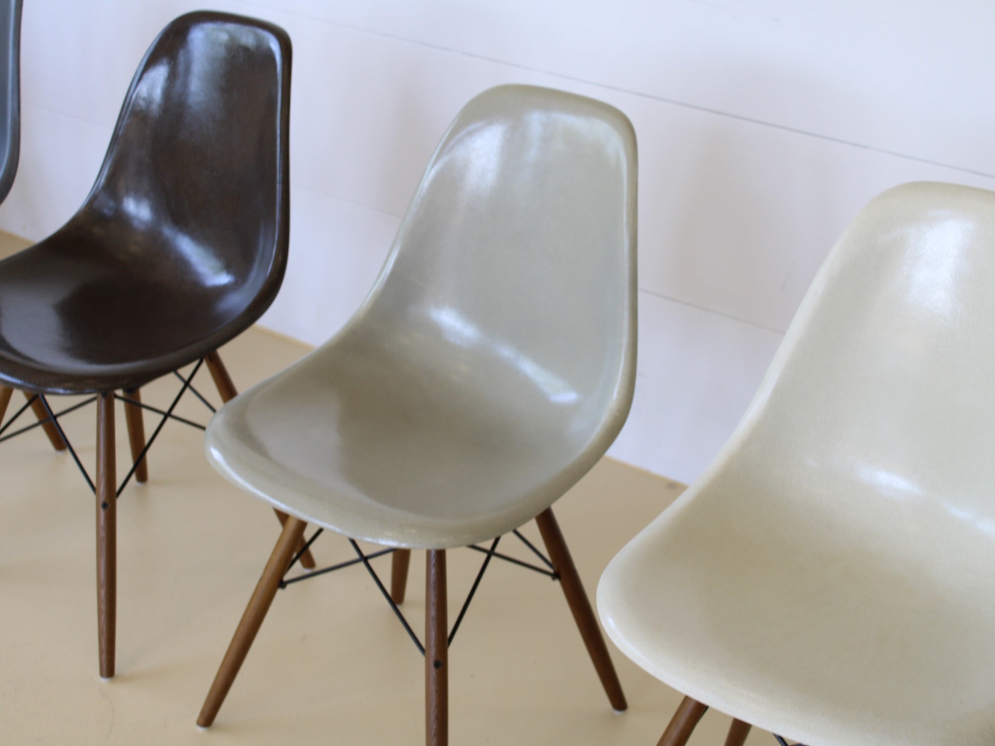 Eames Fiberglas Stühle von Hermann Miller