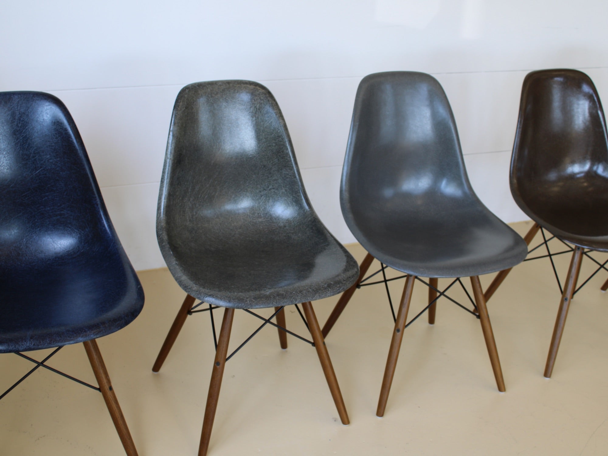 Eames Fiberglas Stühle von Hermann Miller