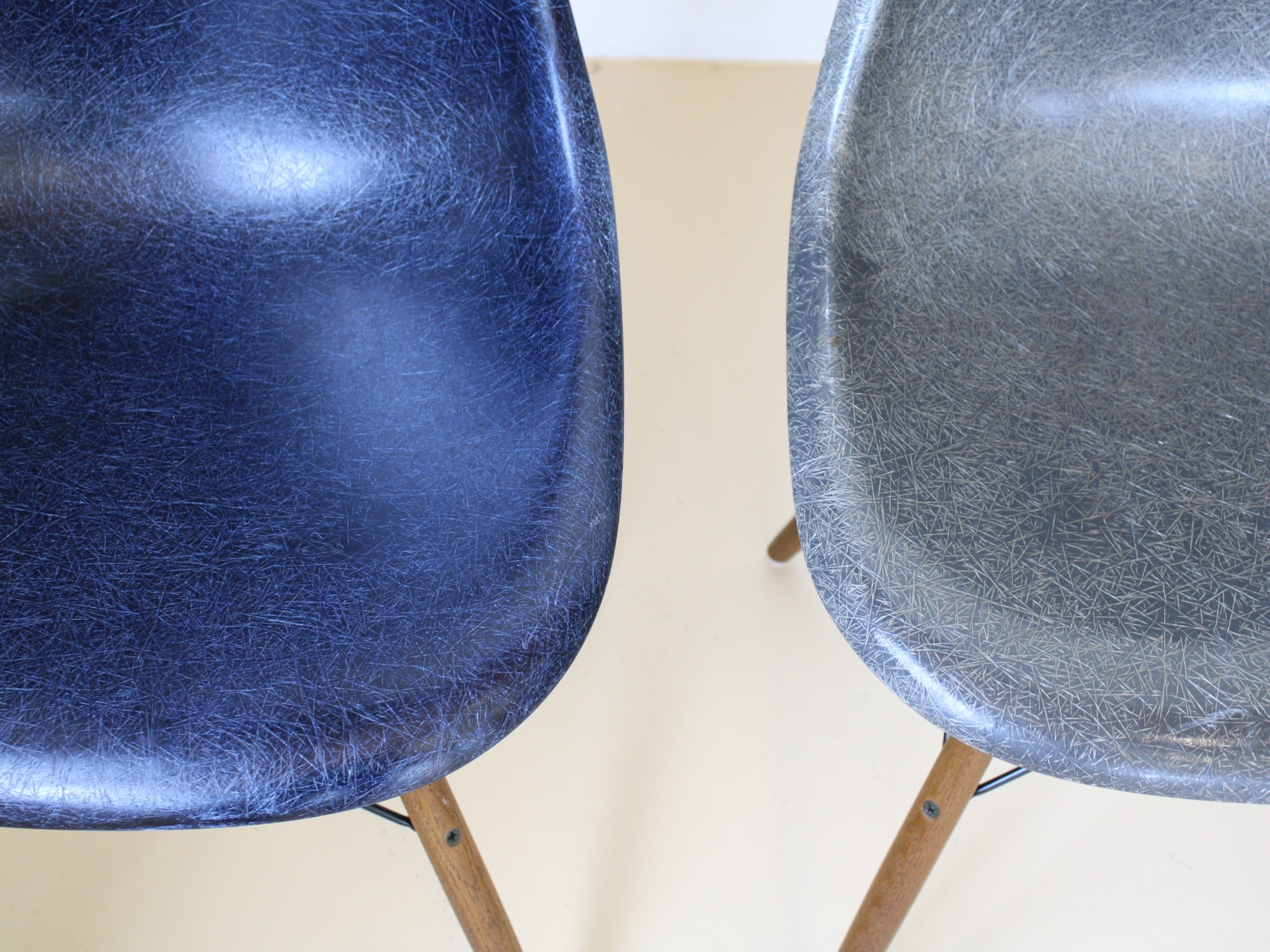 Eames Fiberglas Stühle von Hermann Miller