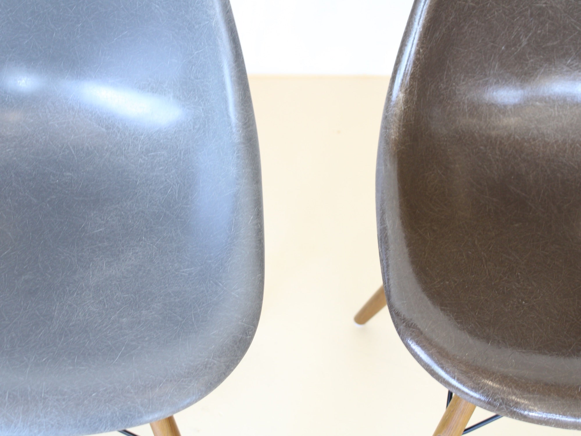 Eames Fiberglas Stühle von Hermann Miller