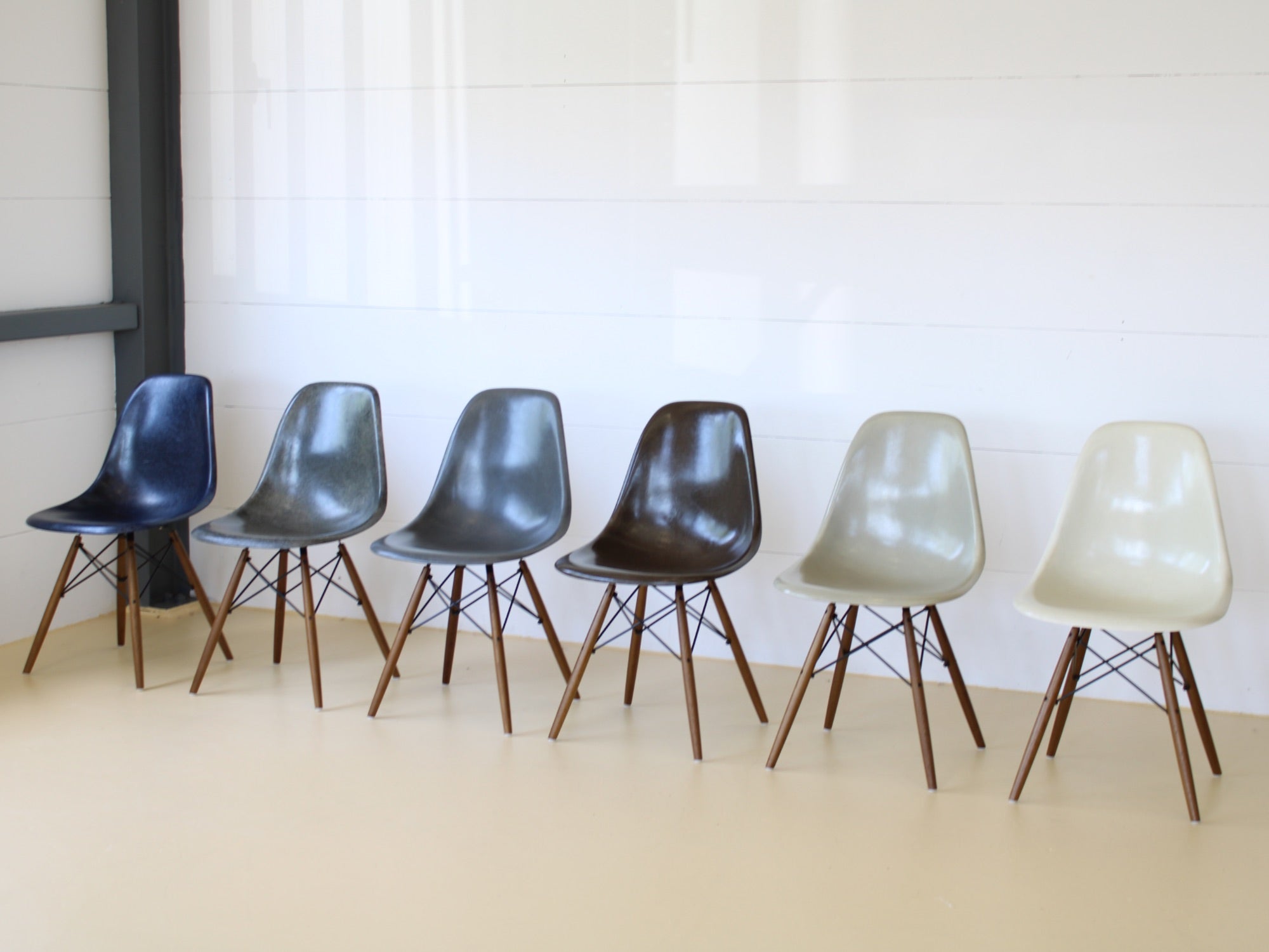 Eames Fiberglas Stühle von Hermann Miller