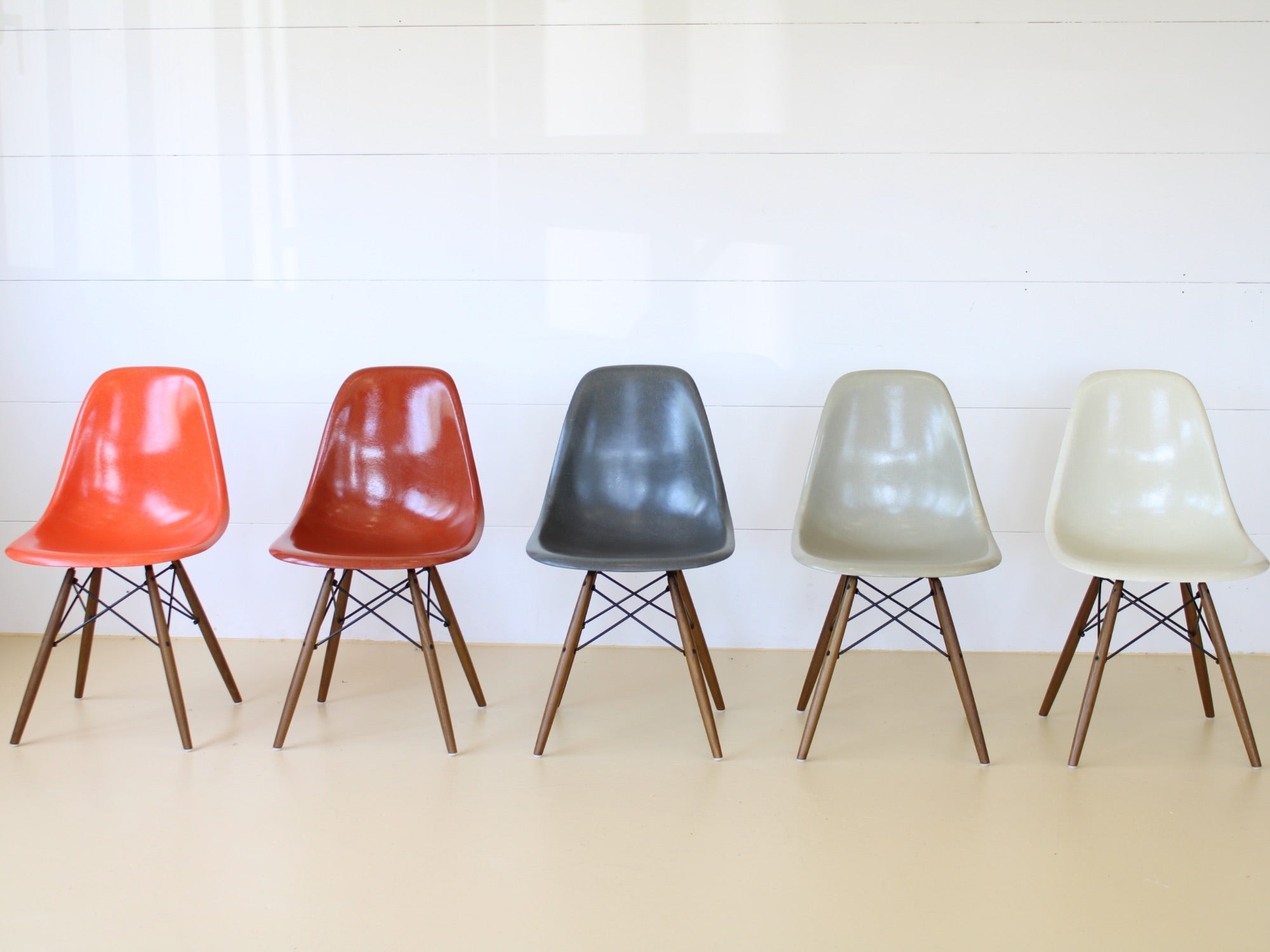 Eames Fiberglas Stühle von Hermann Miller im Set