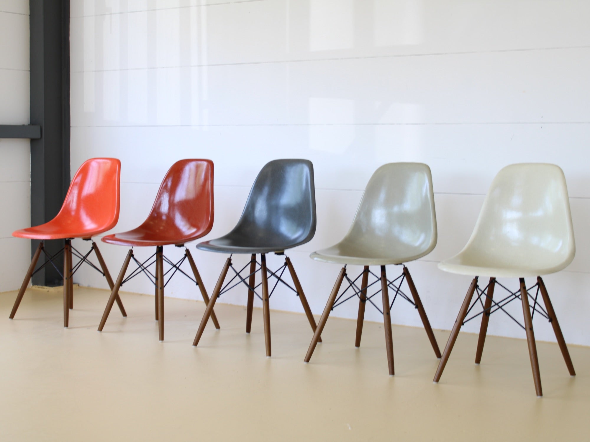 Eames Fiberglas Stühle von Hermann Miller im Set