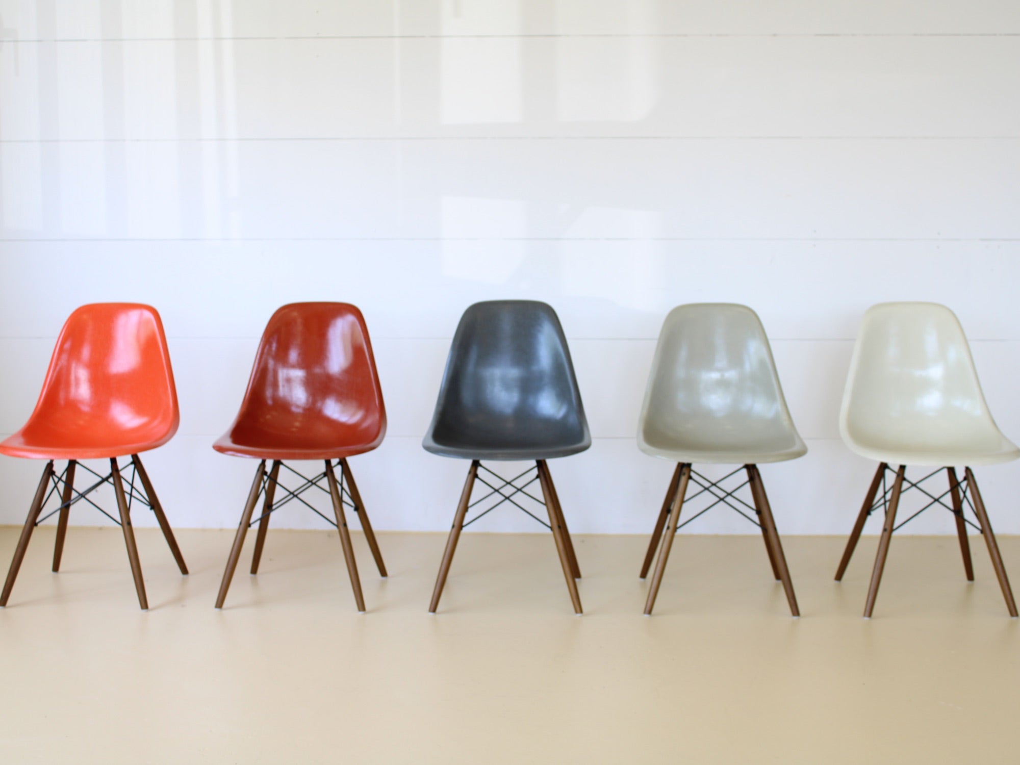 Eames Fiberglas Stühle von Hermann Miller im Set