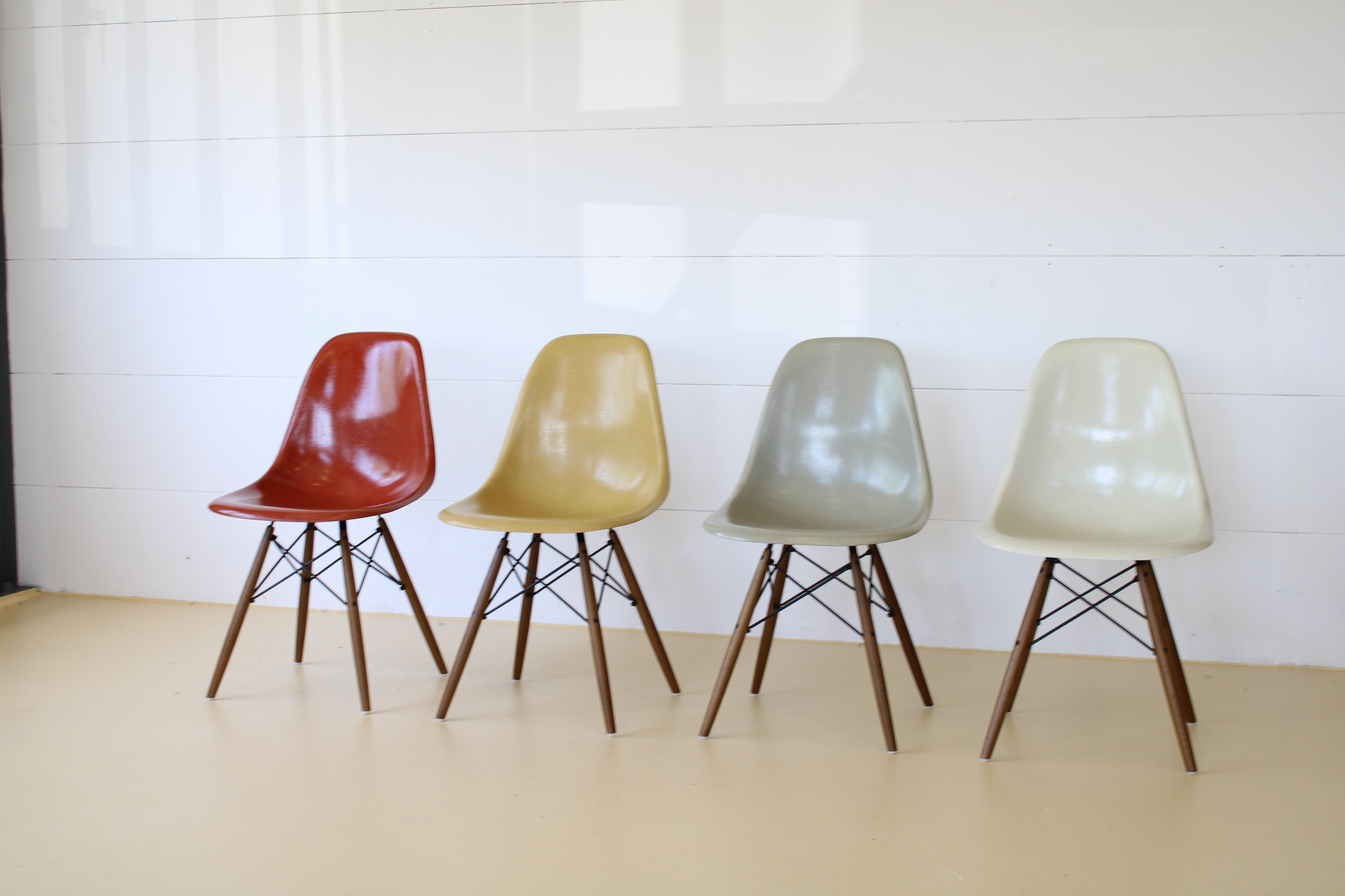 Eames Fiberglas Stühle von Hermann Miller