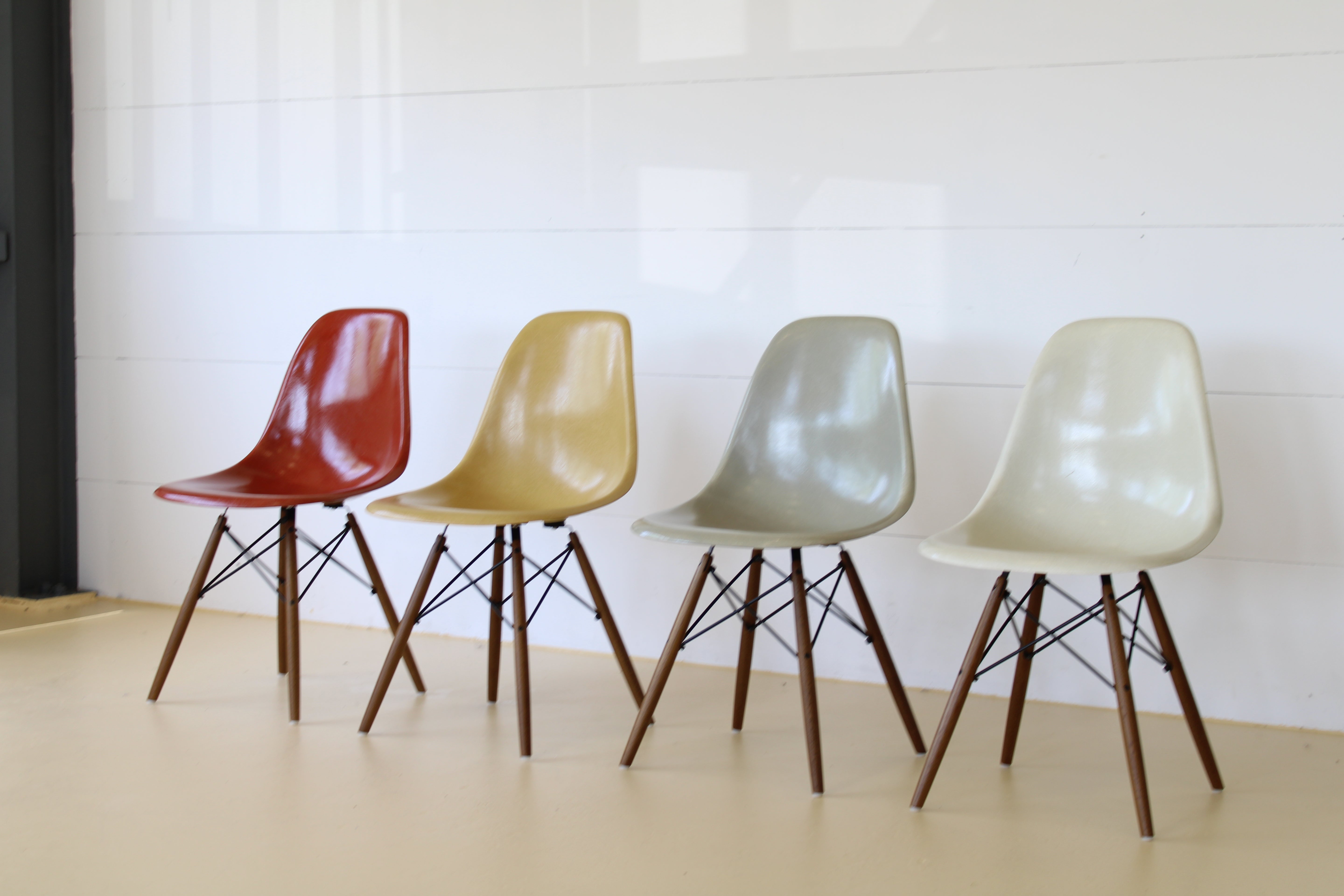 Eames Fiberglas Stühle von Hermann Miller
