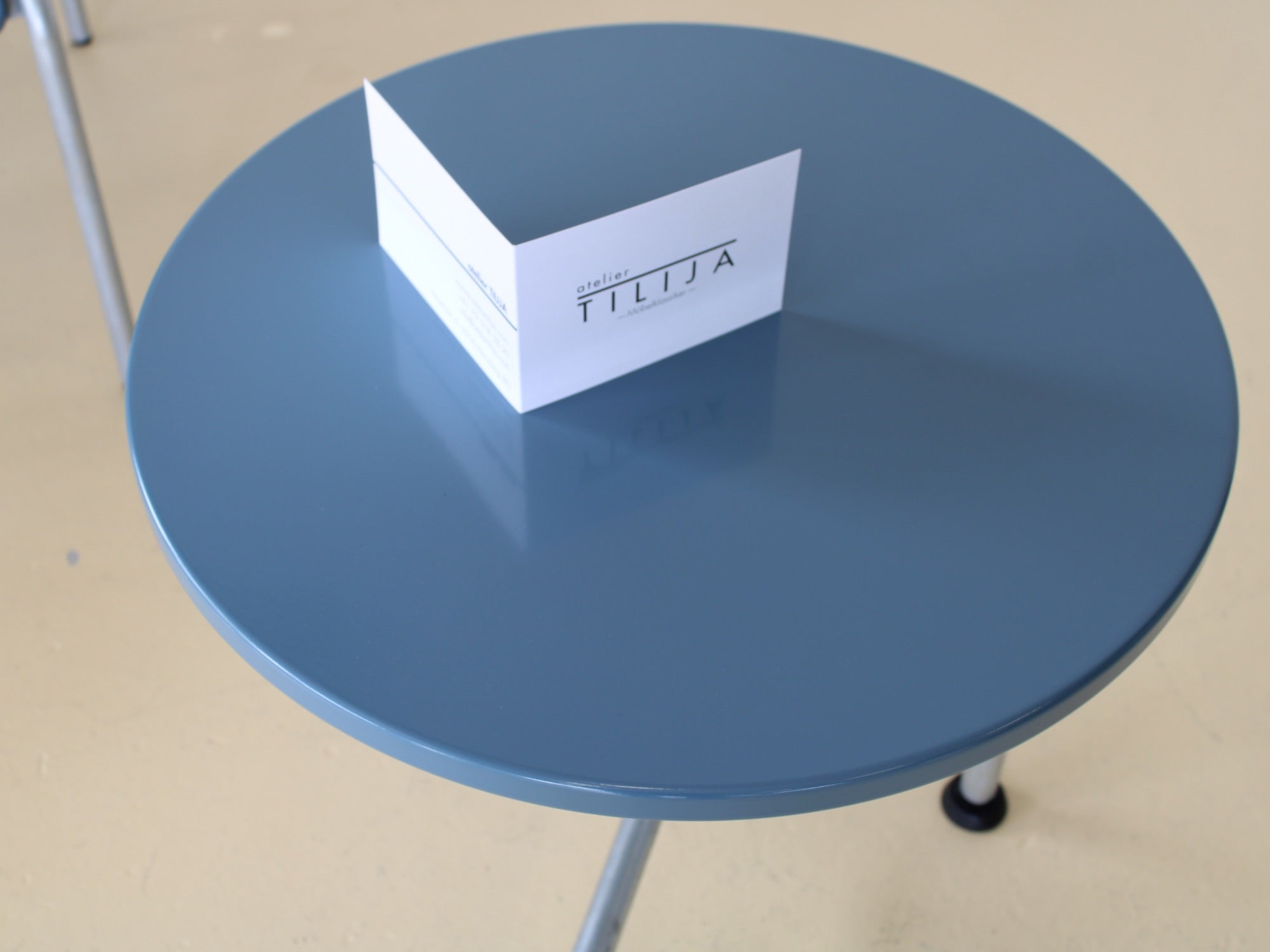 Atelier ALINEA Beistelltisch Ø55cm Blaugrau 4