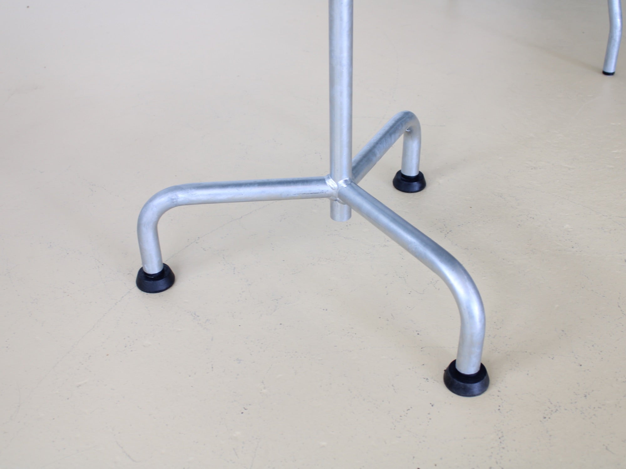 Atelier ALINEA Beistelltisch Ø55cm Blaugrau 5