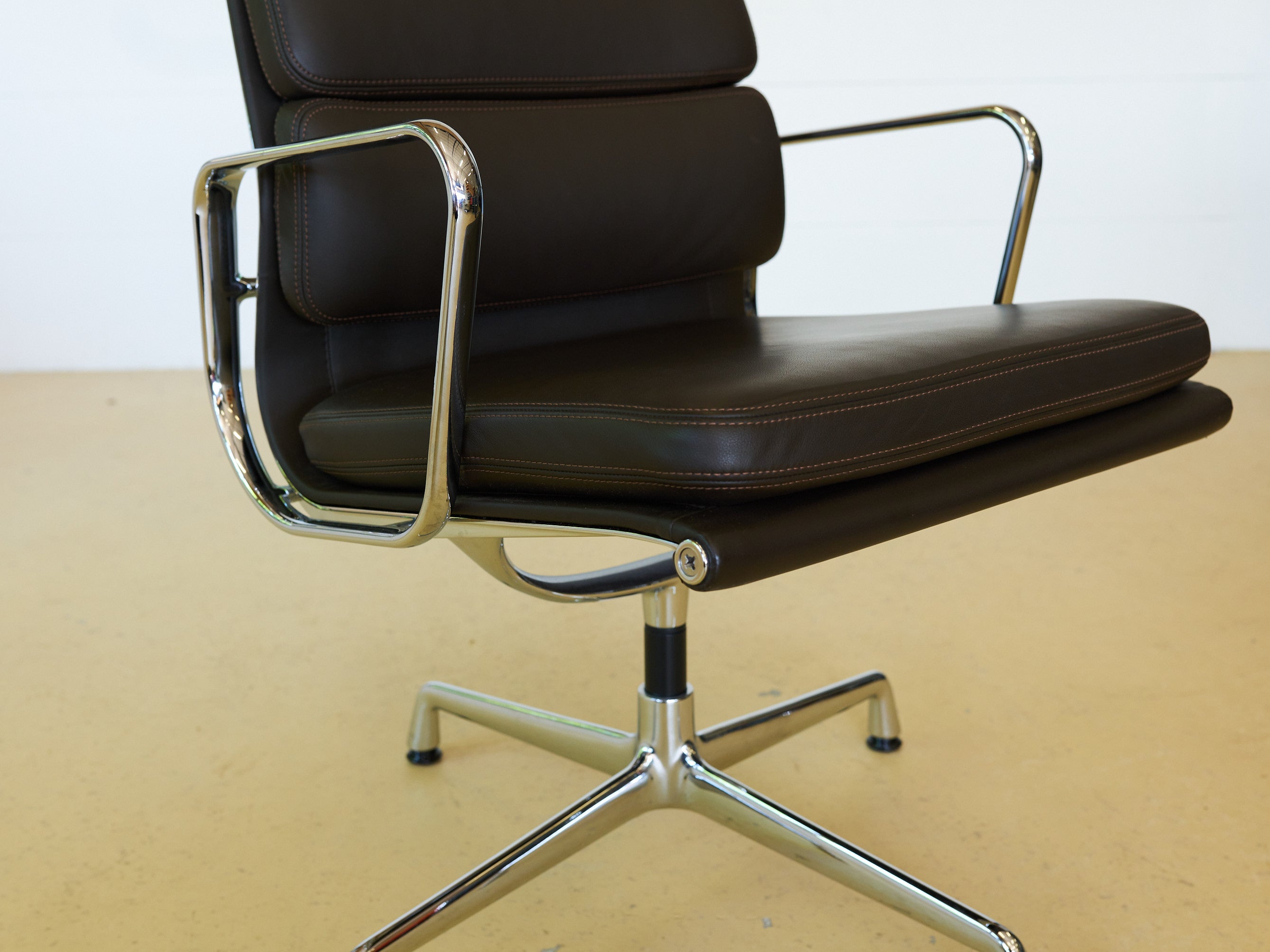 Vitra Eames Soft Pad Stuhl, EA 208