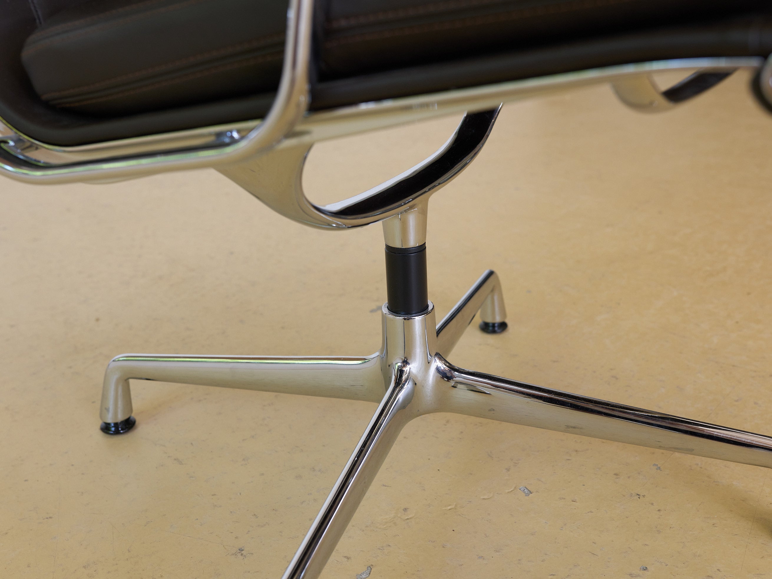 Vitra Eames Soft Pad Stuhl, EA 208