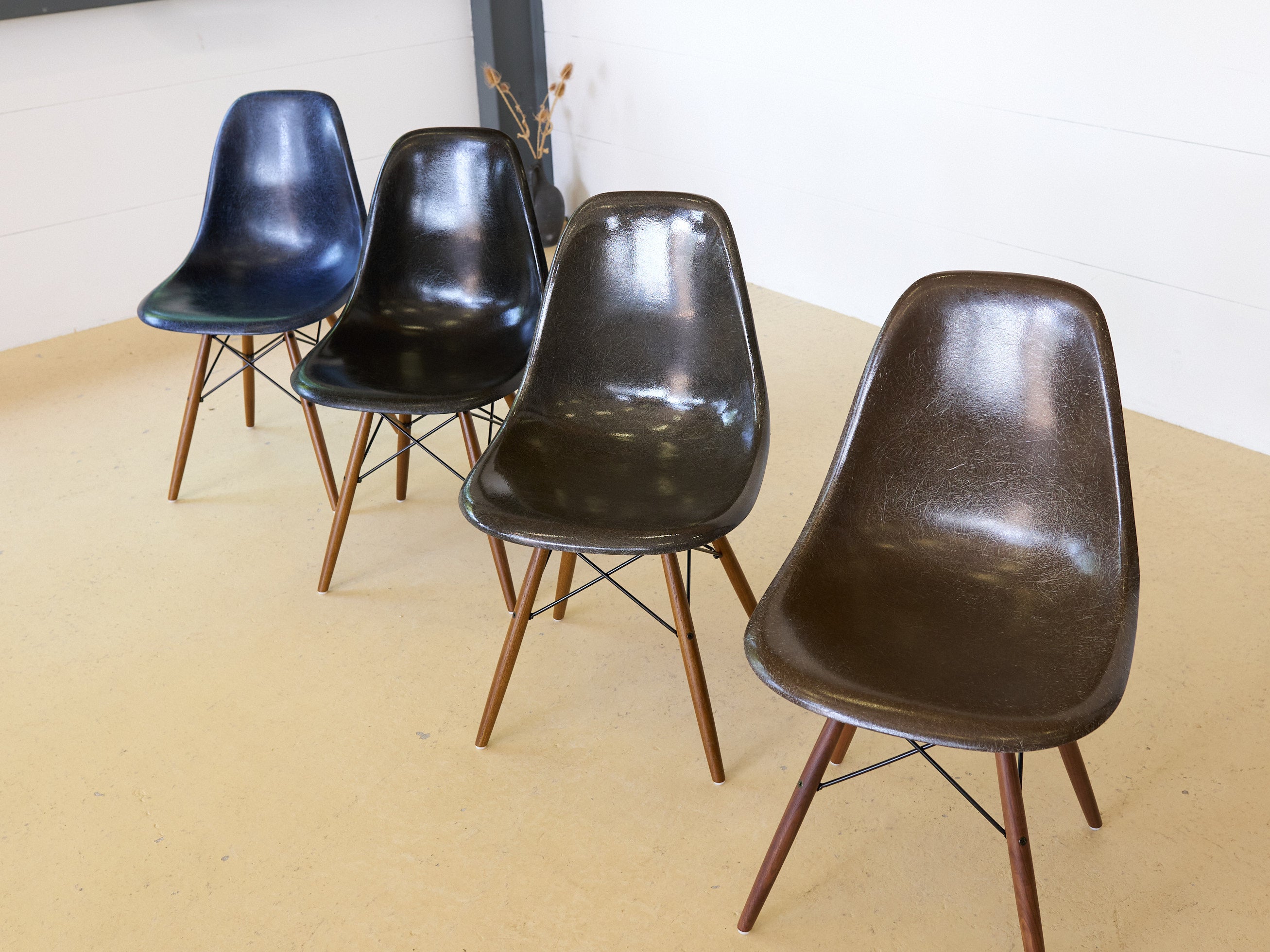 Eames Fiberglas Stühle von Hermann Miller