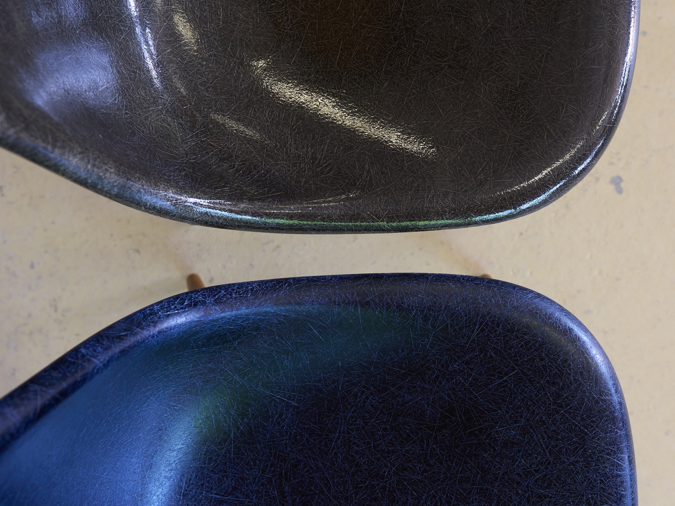 Eames Fiberglas Stühle von Hermann Miller
