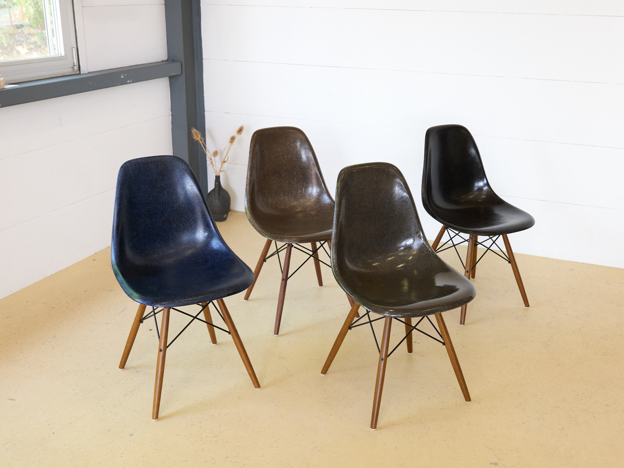 Eames Fiberglas Stühle von Hermann Miller