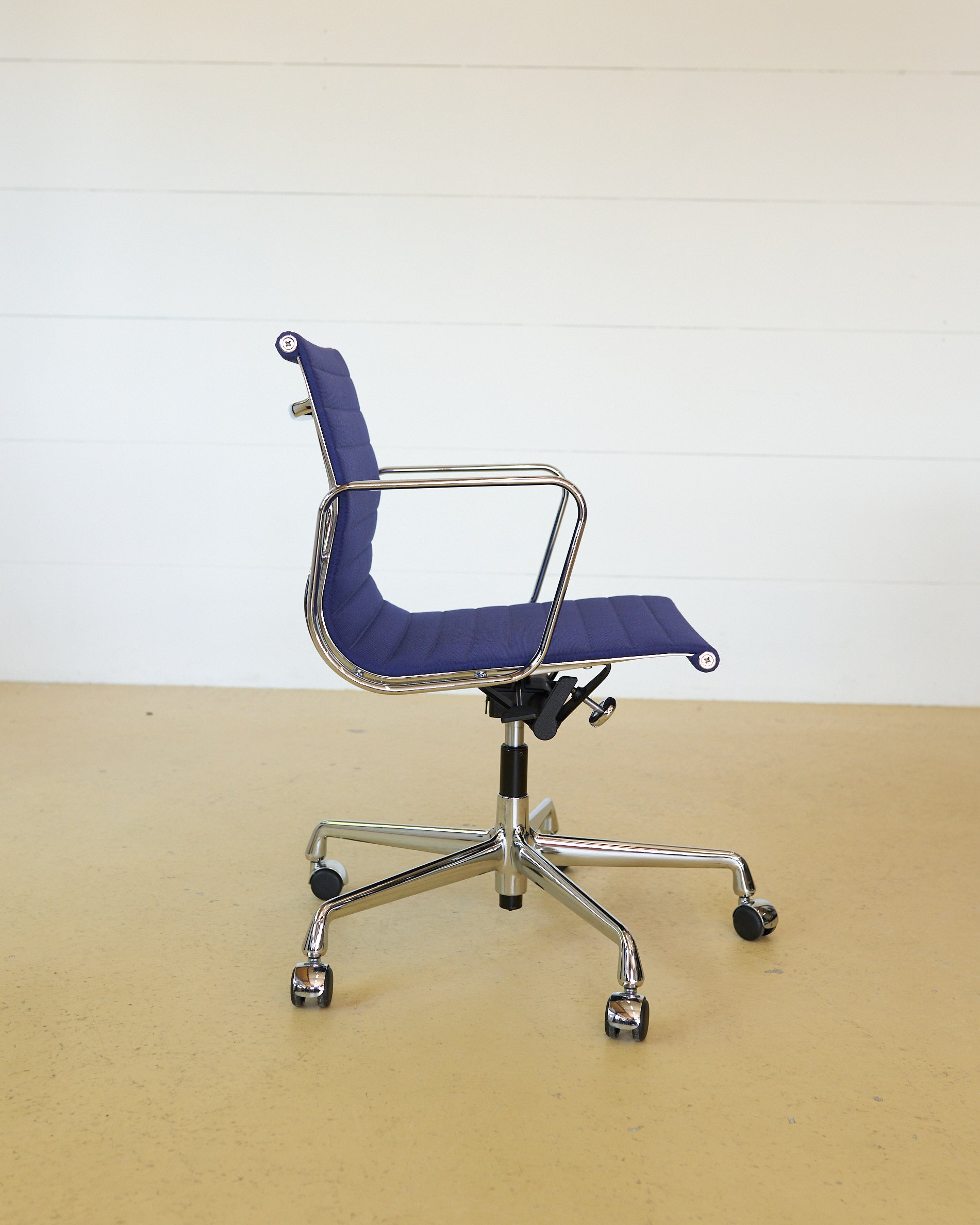 Vitra Eames Bürostühle EA 117